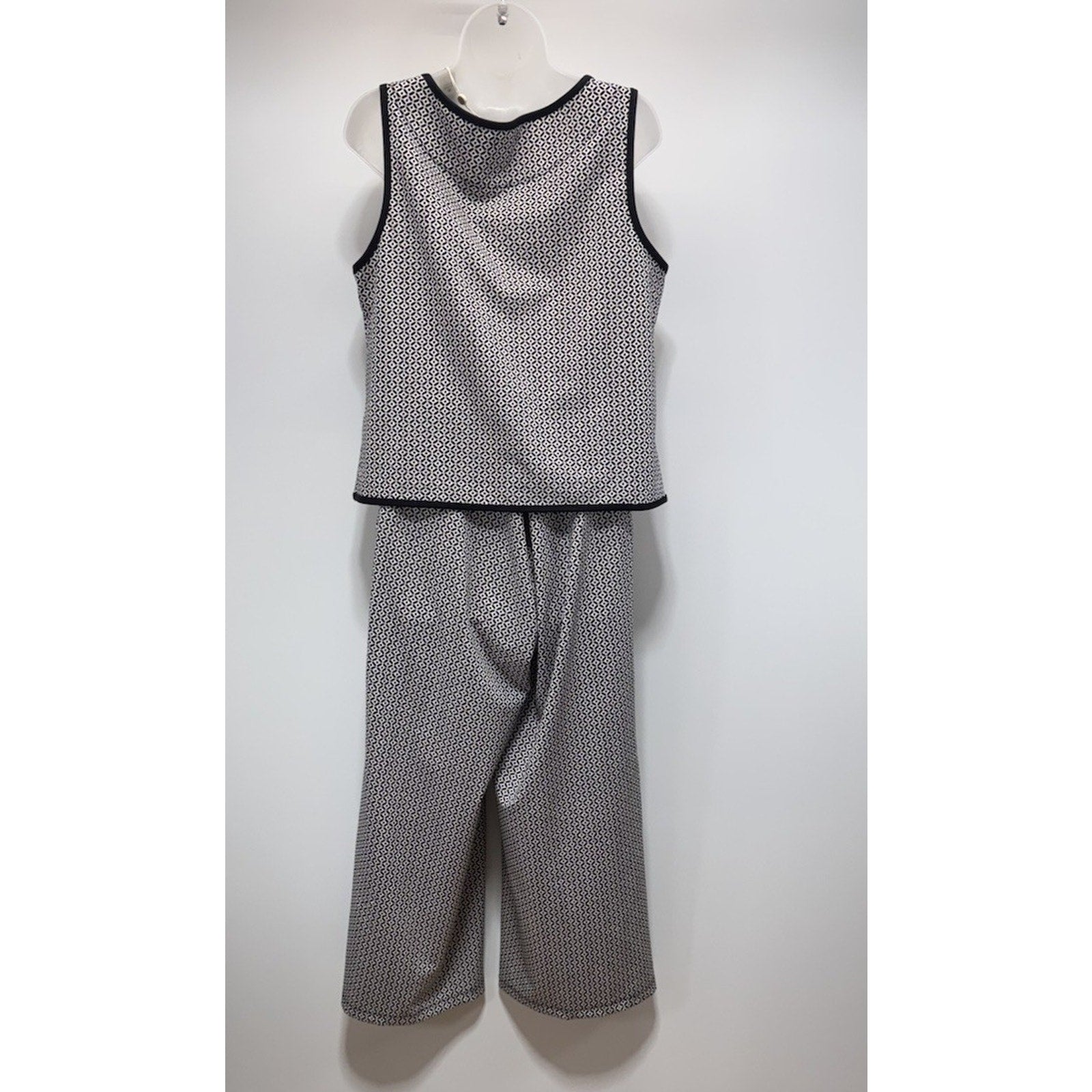 Max Studio Two-Piece Black White Capri Set Geometric Women’s Size Medium nWT