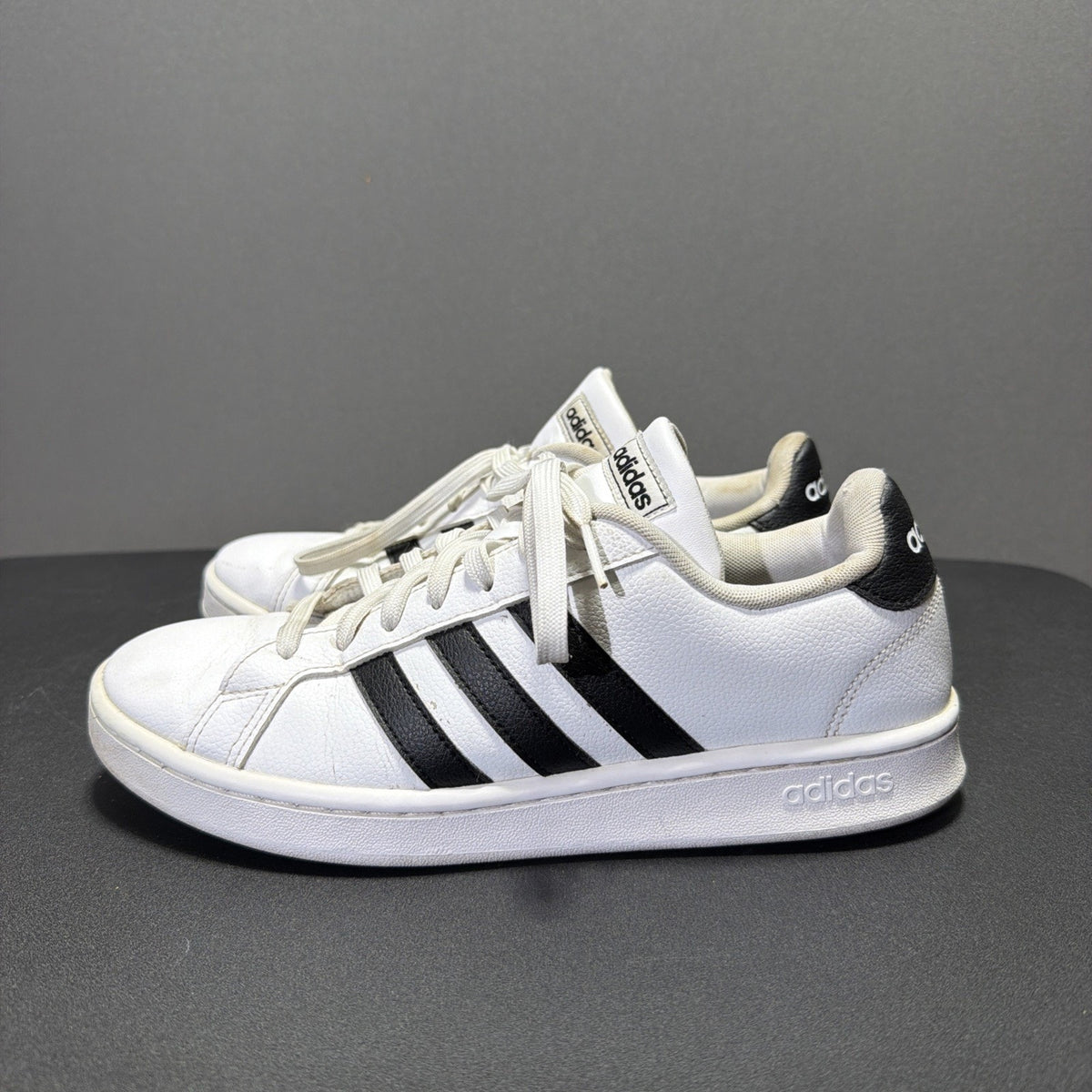 ADIDAS GRAND COURT 2.0 BLACK AND WHITE GENUINE AUTHENTIC VINTAGE SIZE 9.5 SHOES