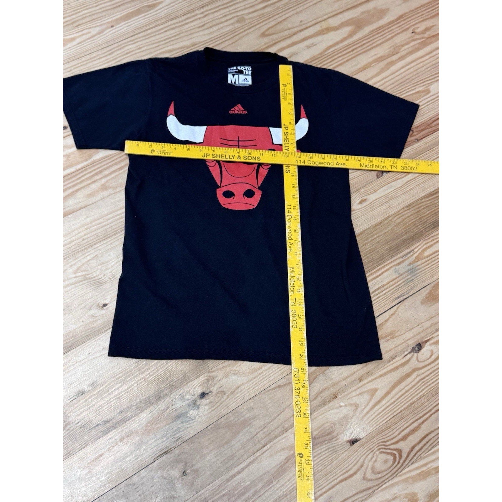 Chicago Bulls Adidas NBA Spell Out Basketball The Go To T-Shirt Black Men’s M