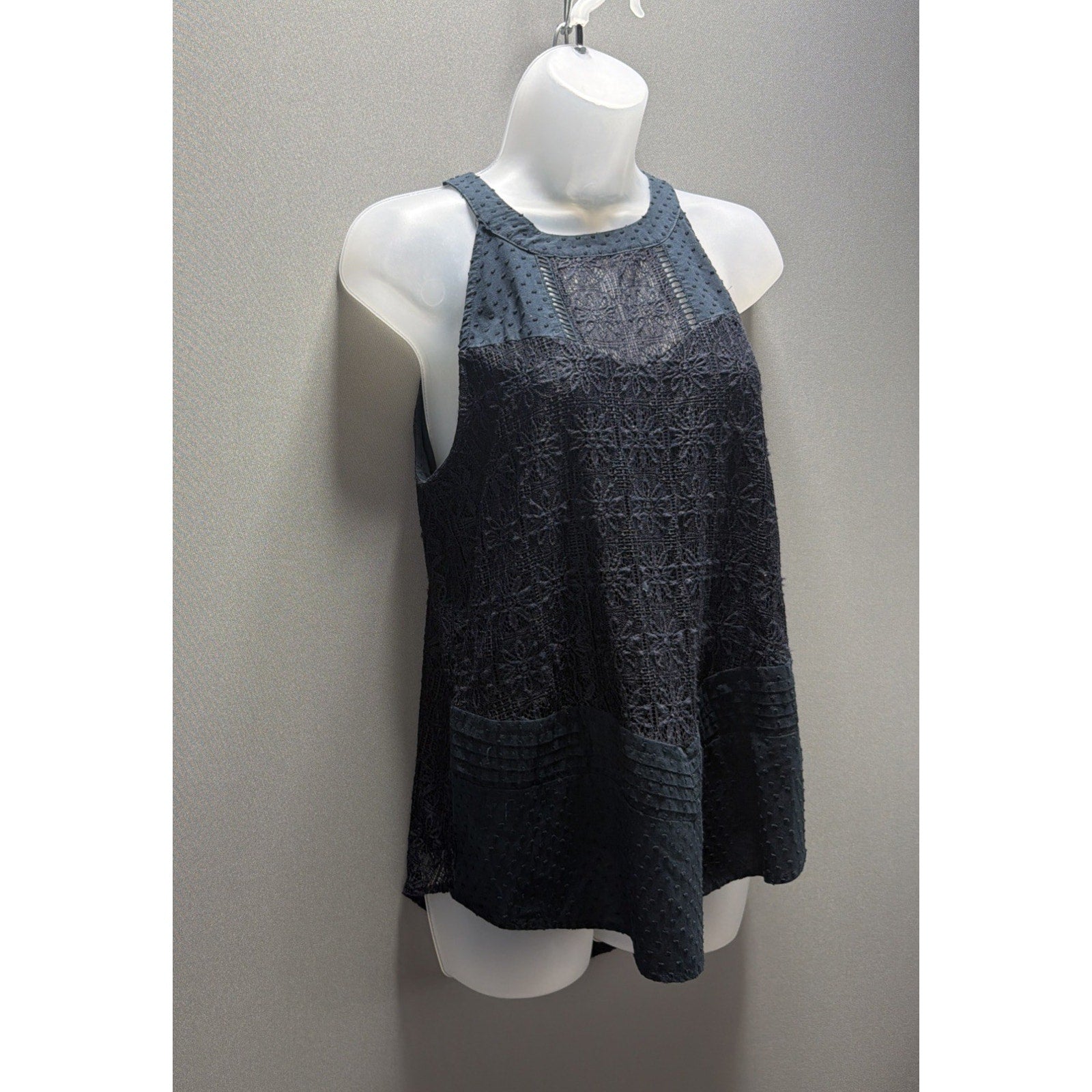 Women’s Medium Navy Blue Crochet Lace Trim Sleeveless Blouse Top Tank By Lee