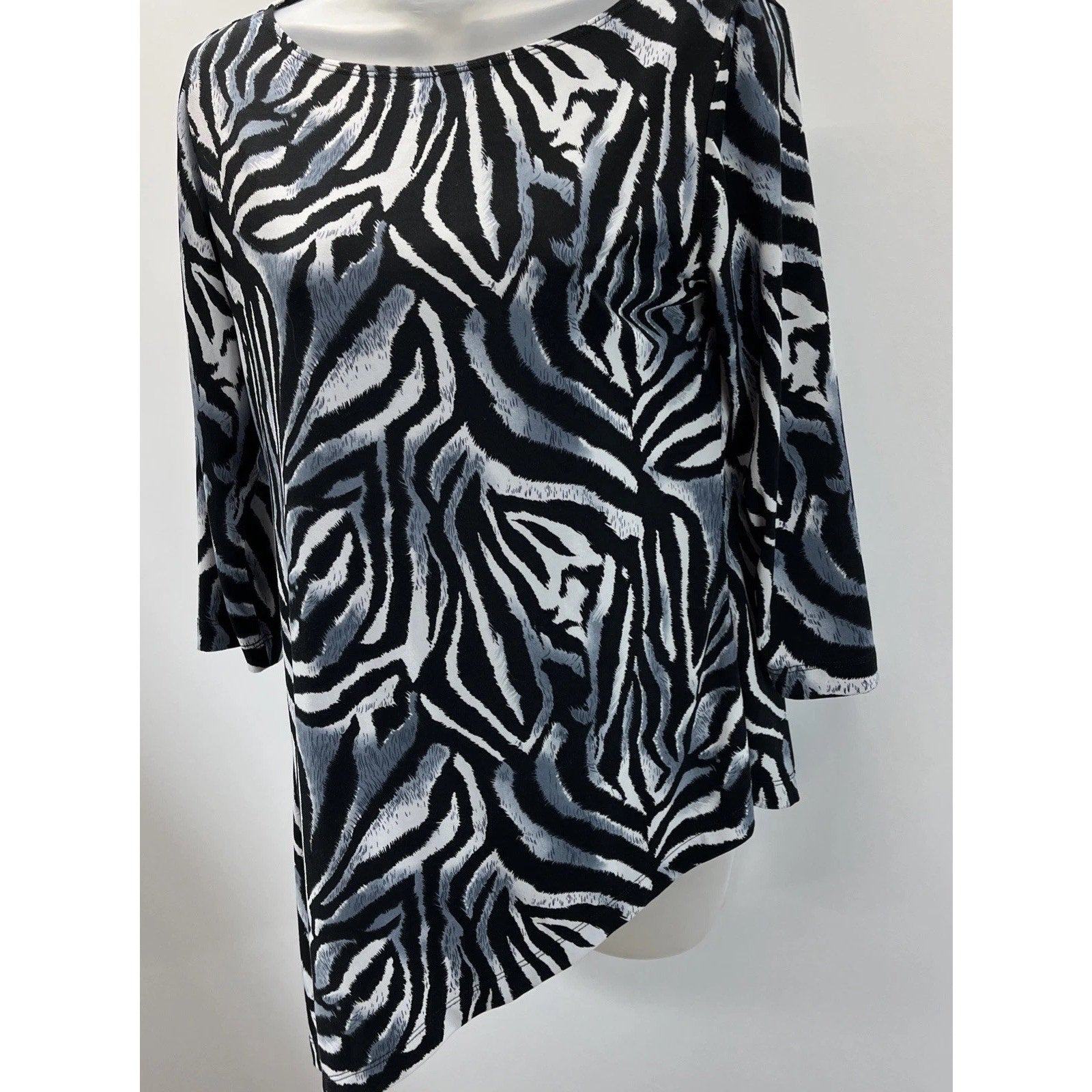 Chico's Zebra Striped Asymmetrical 3/4 Sleeve Top sz 0 Made In USA