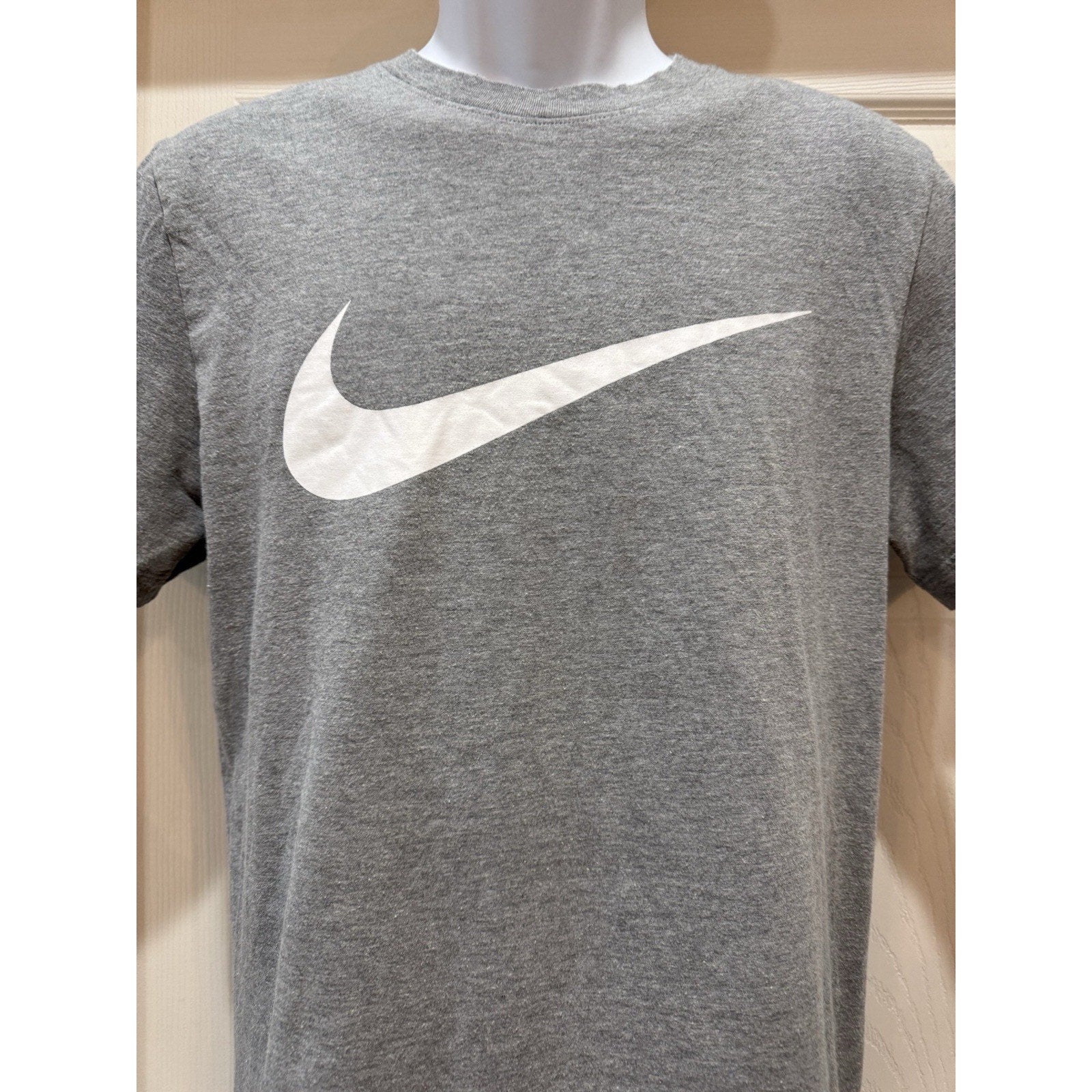 Nike Shirt Size Small S Gray White Tee Short Sleeve Adult Top Swoosh Men's Gym