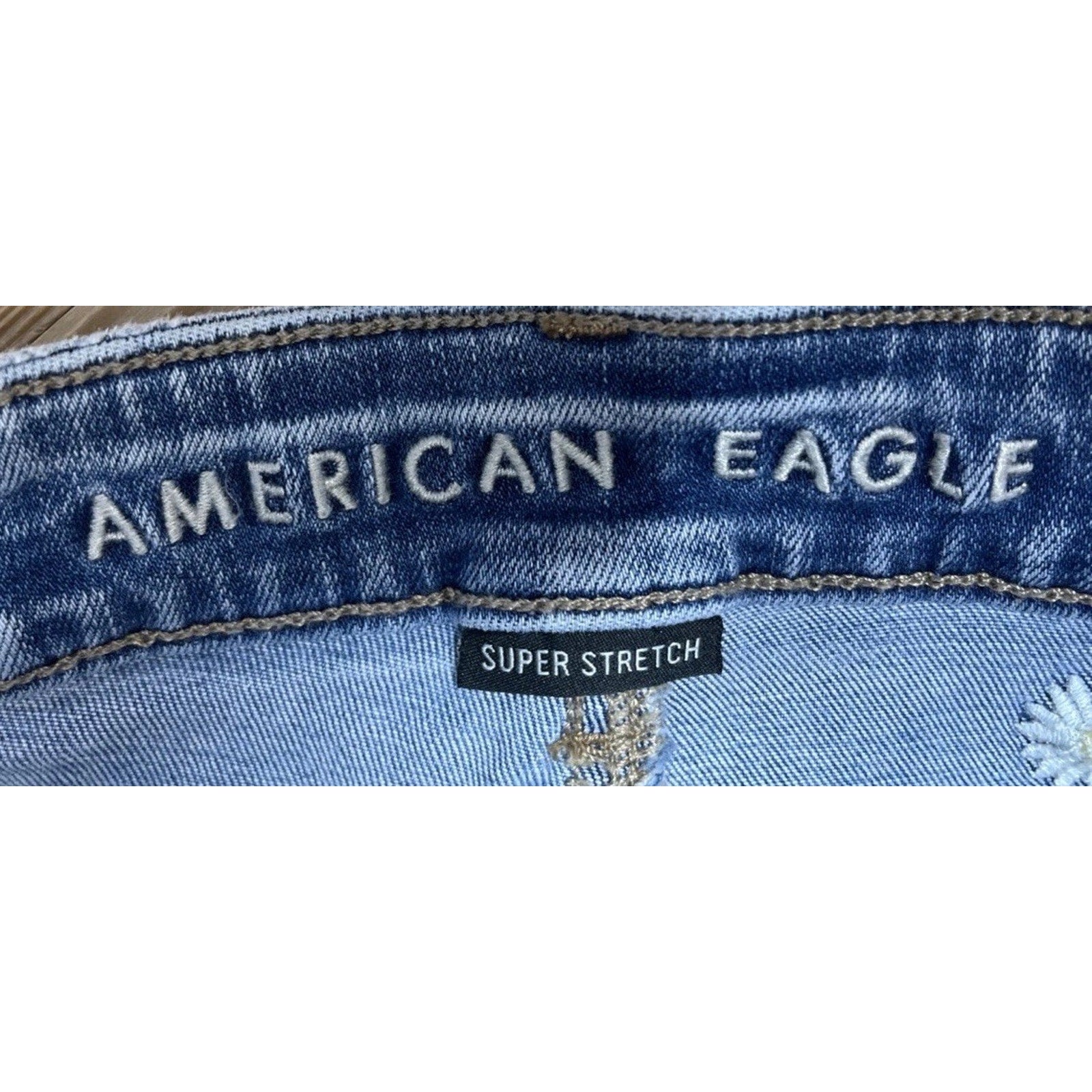 American Eagle Hi Rise Shortie Shorts Daisy Embroidered Women's Size 2