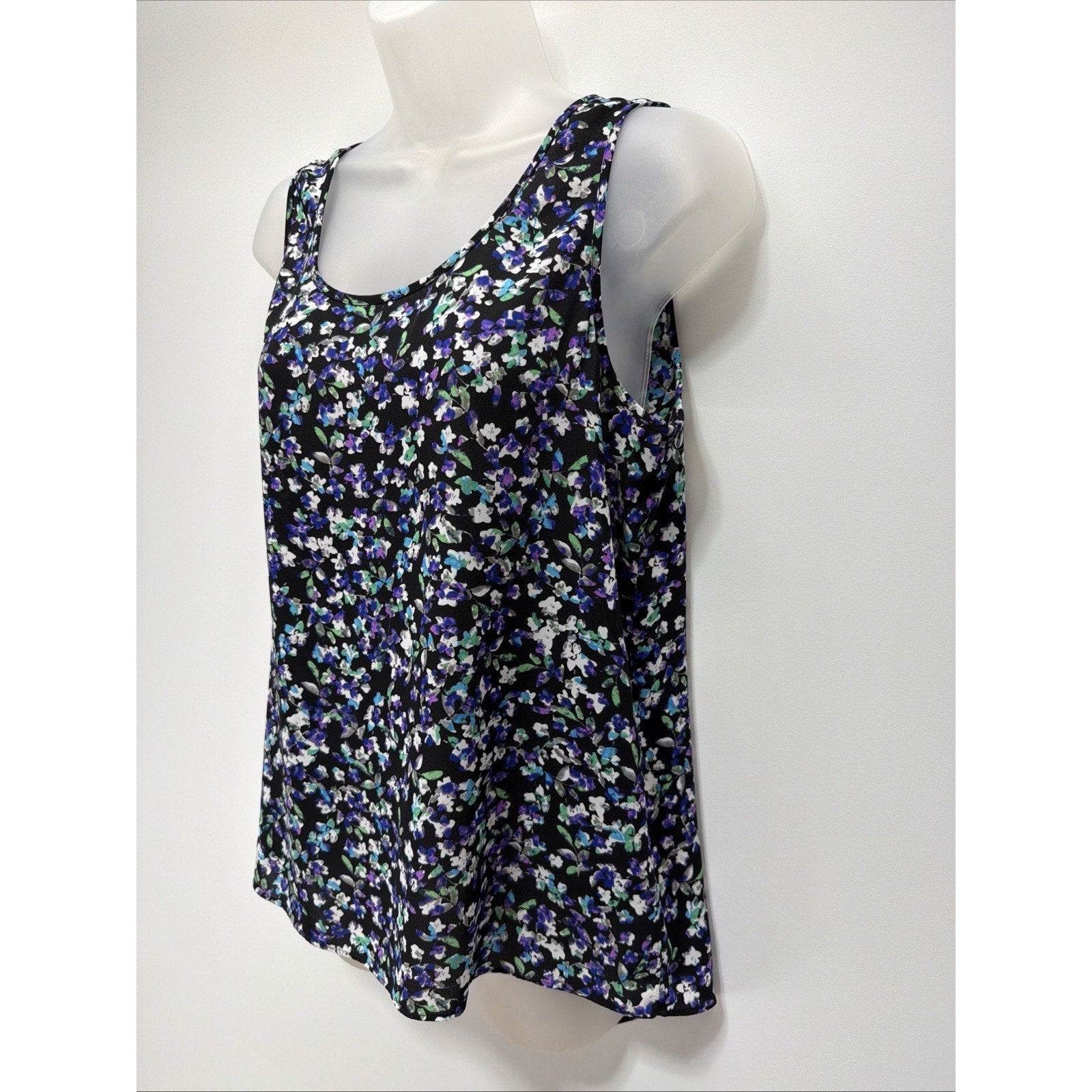 Express Blouse Size Medium Womens sleeveless Floral slit back Blouse