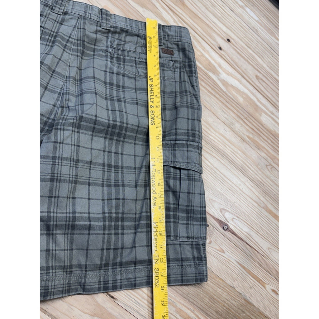 IZOD Men’s Green Plaid Cargo 100% Cotton Shorts Men’s Size 42