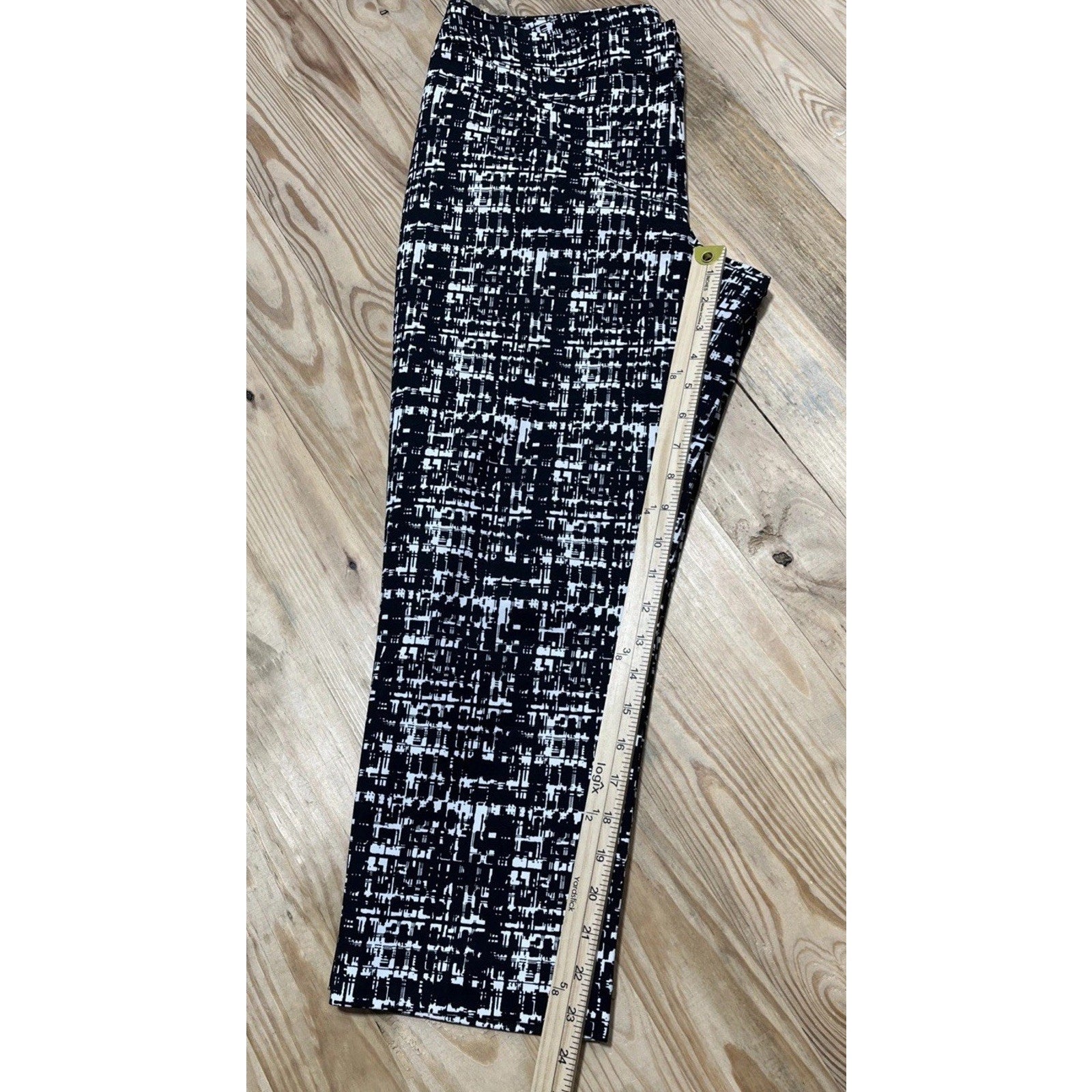 Apt. 9 Women's/Misses Size 8 Black And White Checkered Pattern Crop Pants
