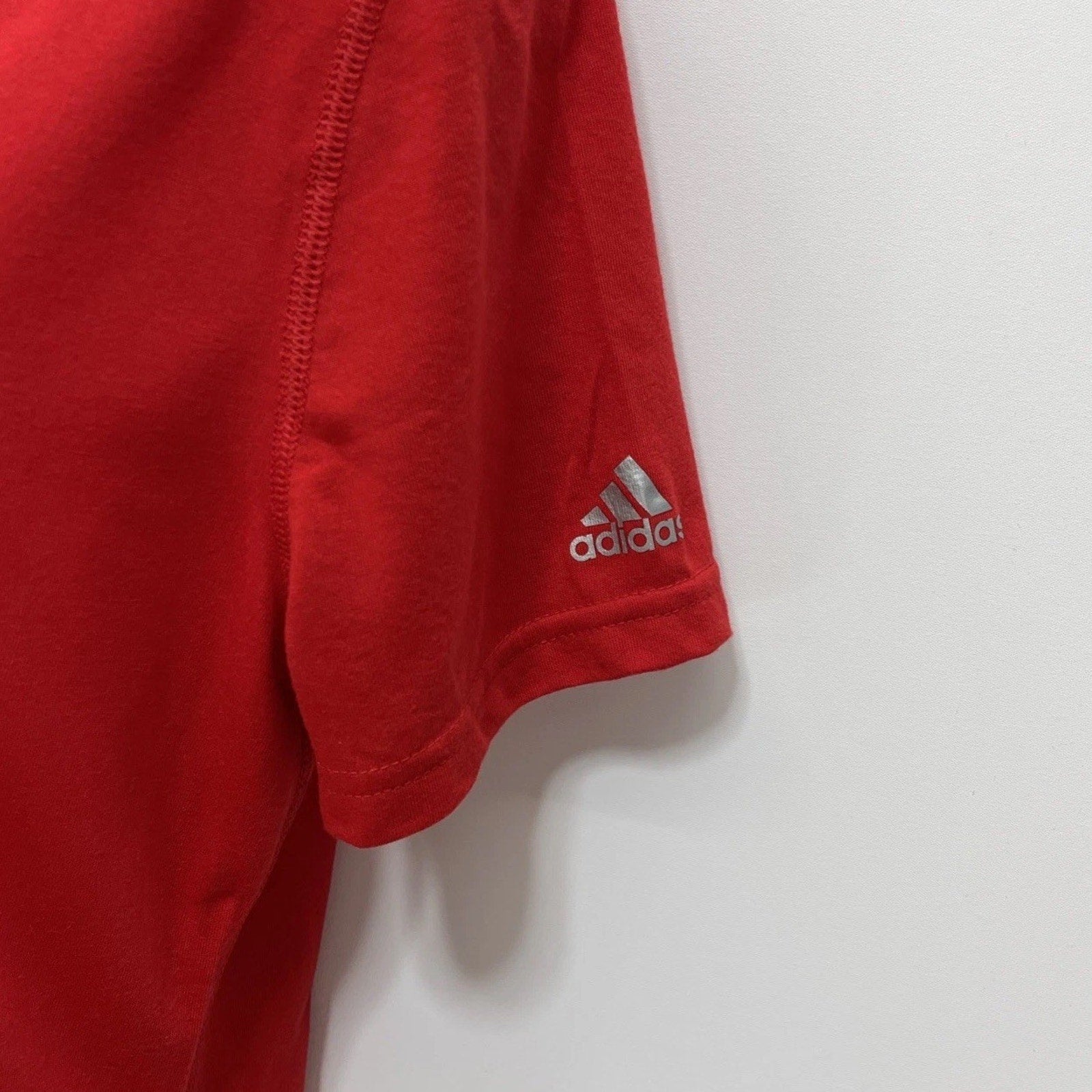 Adidas Ultimate Tee Womens NBA Chicago Bulls Basketball V-Neck Shirt M