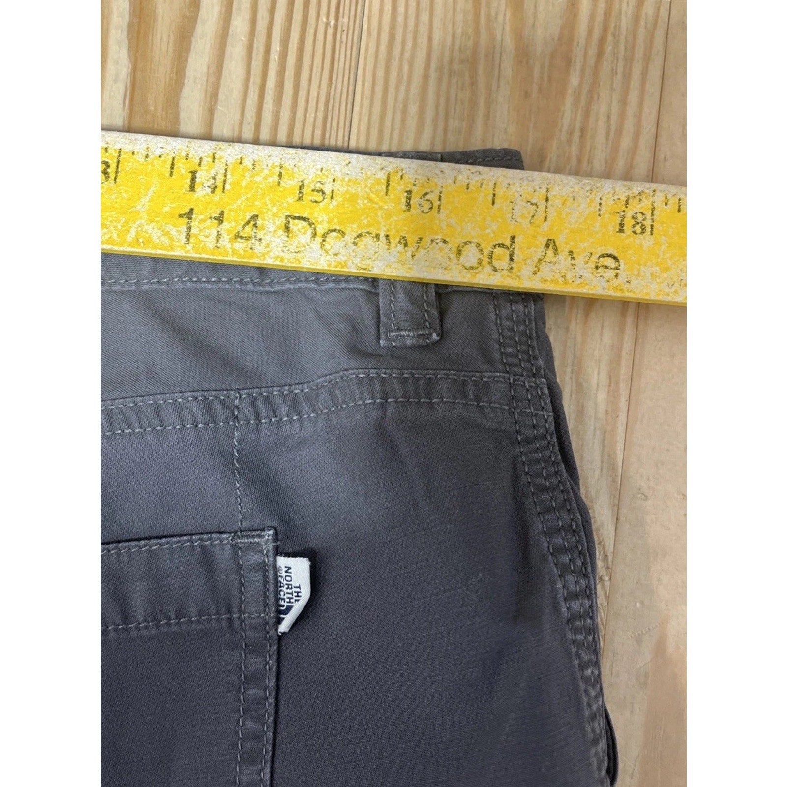 The North Face Women's Size 12 Regular Amanda Short Casual Gray