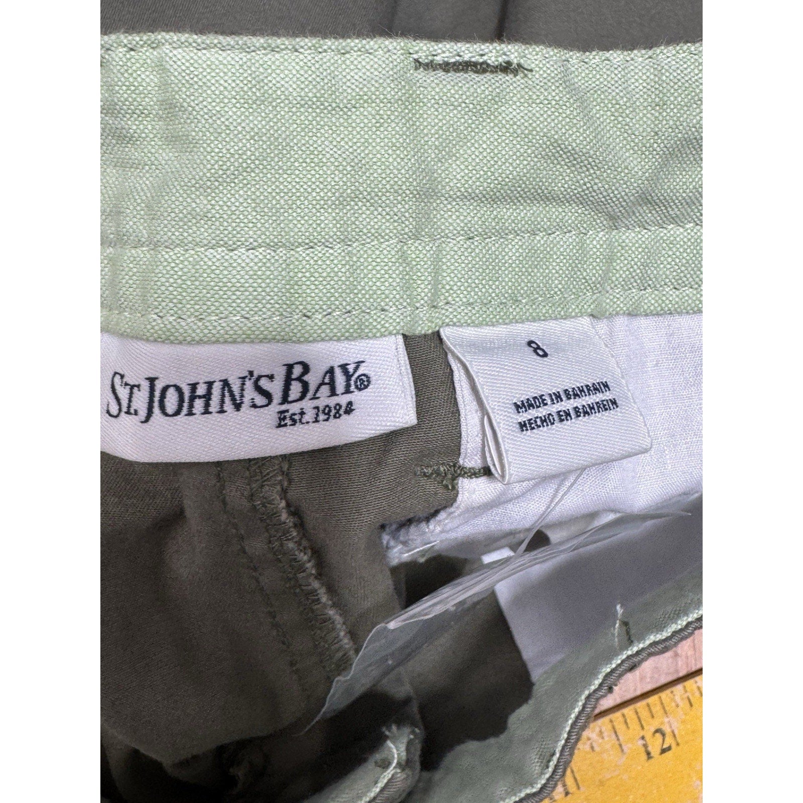 NWT St. John's Bay Comfort Waist Midrise Capri Pants Women’s Size 8 Moor Green