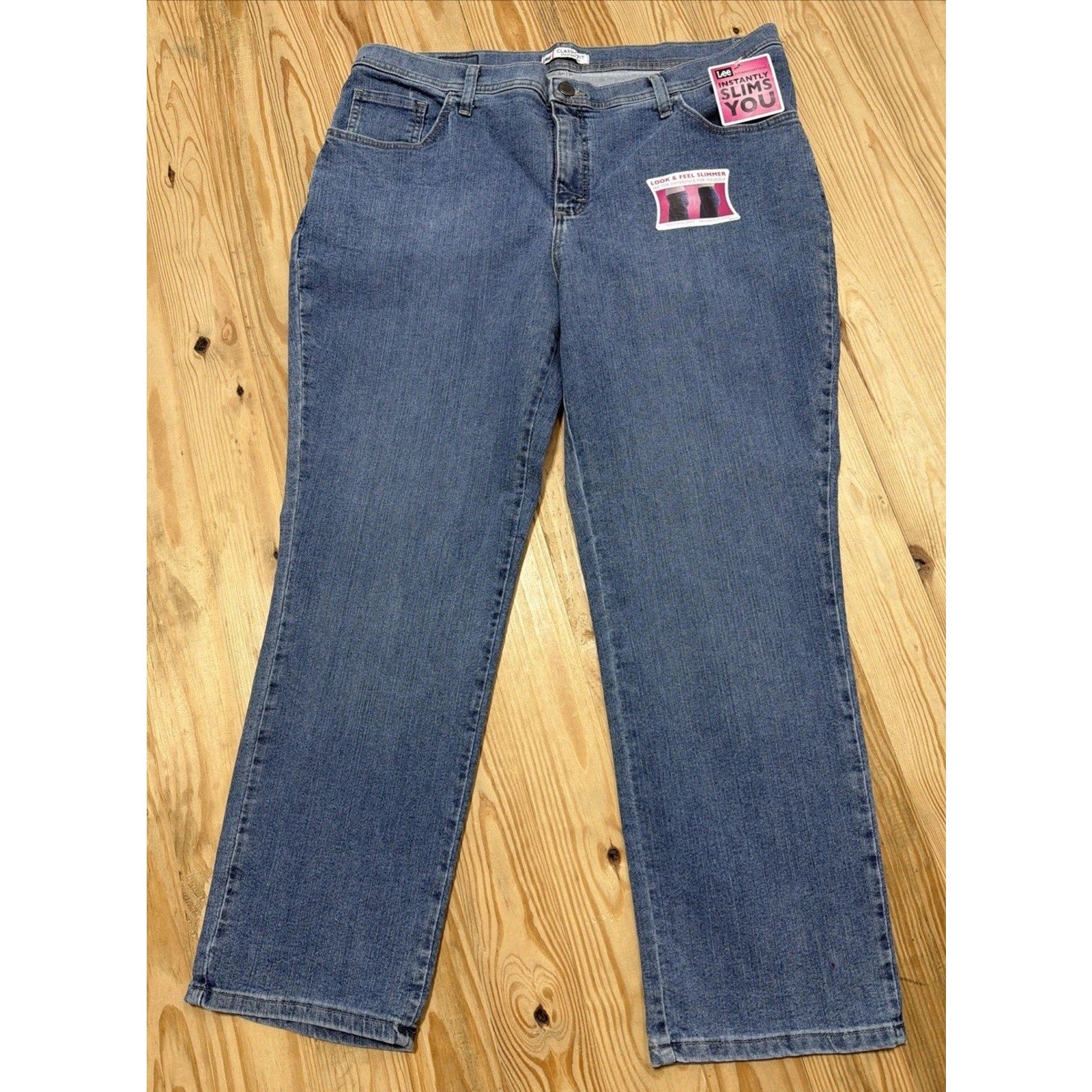 NWT LEE CLASSIC FIT STRAIGHT LEG STRETCH POLY/COTTON JEANS SZ 18W Petite