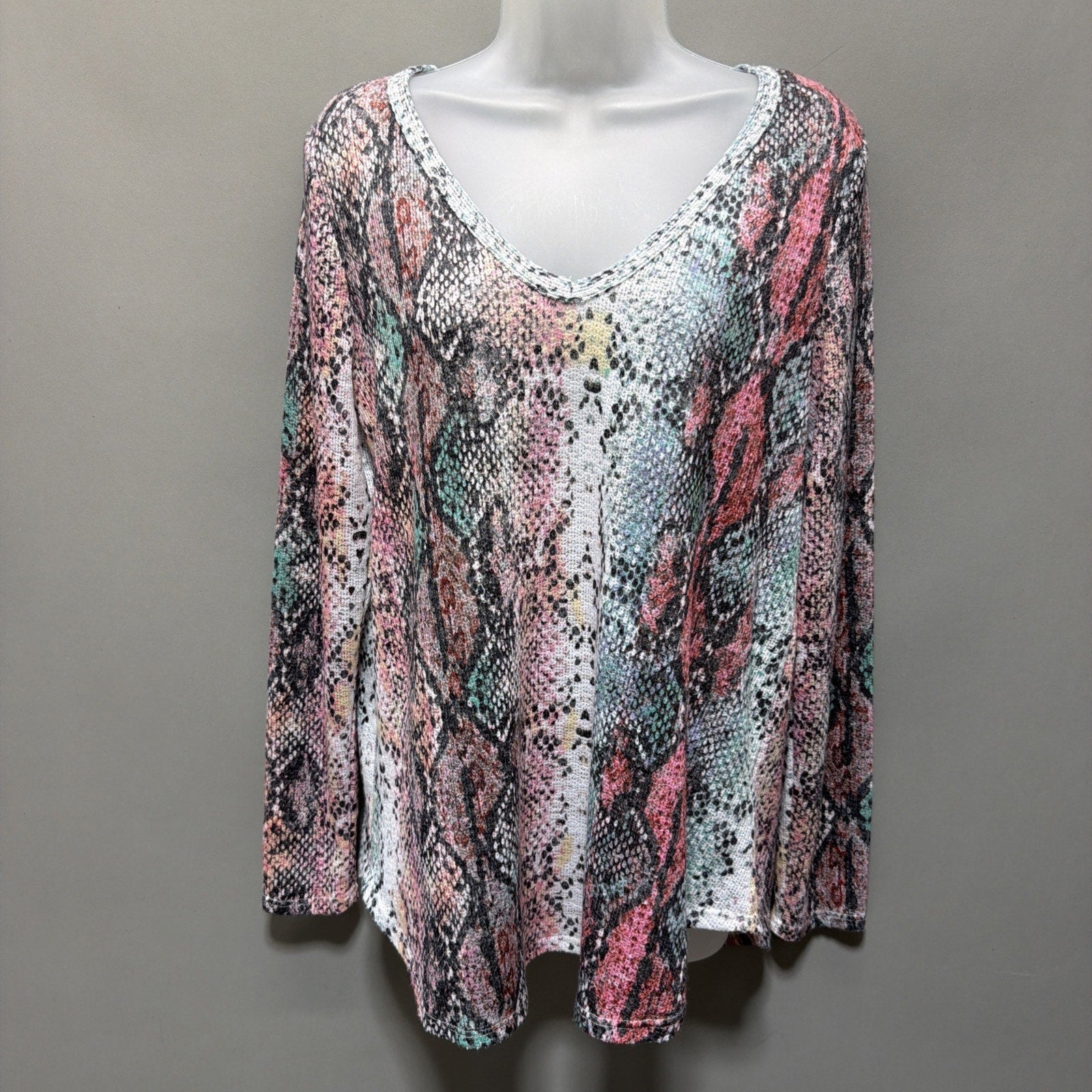 BiBi Snakeskin Print Low Gauge Hacci V Neck Top Size Small NWT Made In USA
