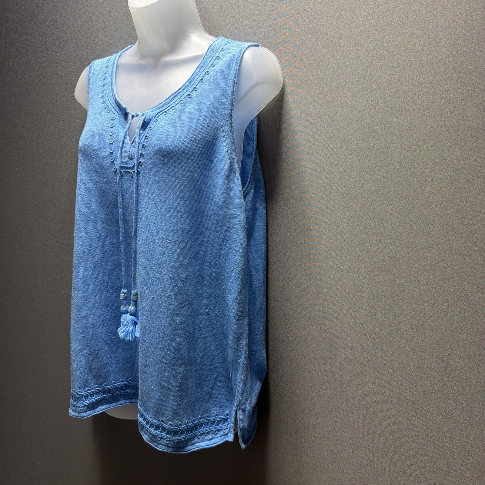 TOMMY BAHAMA 100% Linen Tie Neckline Sleeveless Embellished Top Size Large