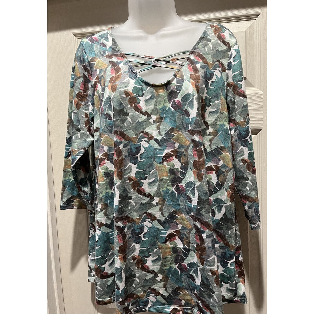 Simply Noelle Tunic Top Size Small Colorful Green Mauve V- Neck 3/4 Sleeve