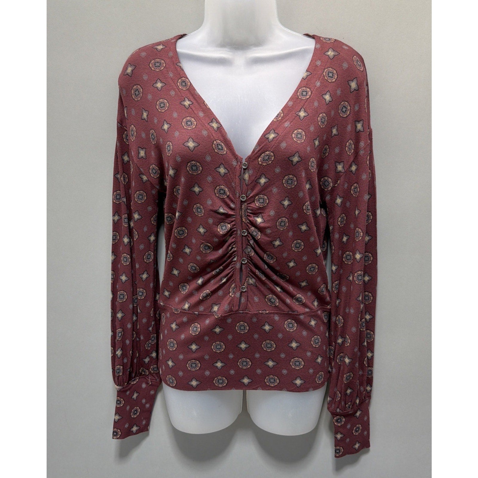 Buckle Black Medallion Print Henley Top Size Small