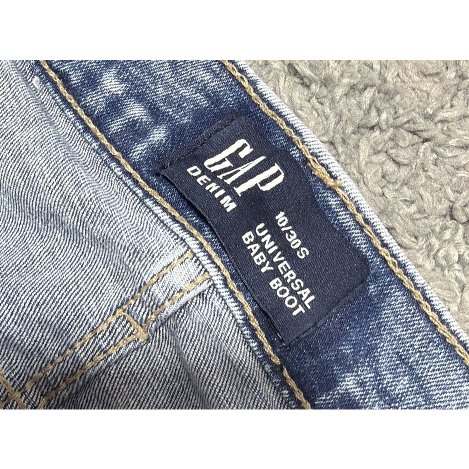 Women’s Gap Universal Baby Boot Jeans Size 10/30 Short Light Wash NWT