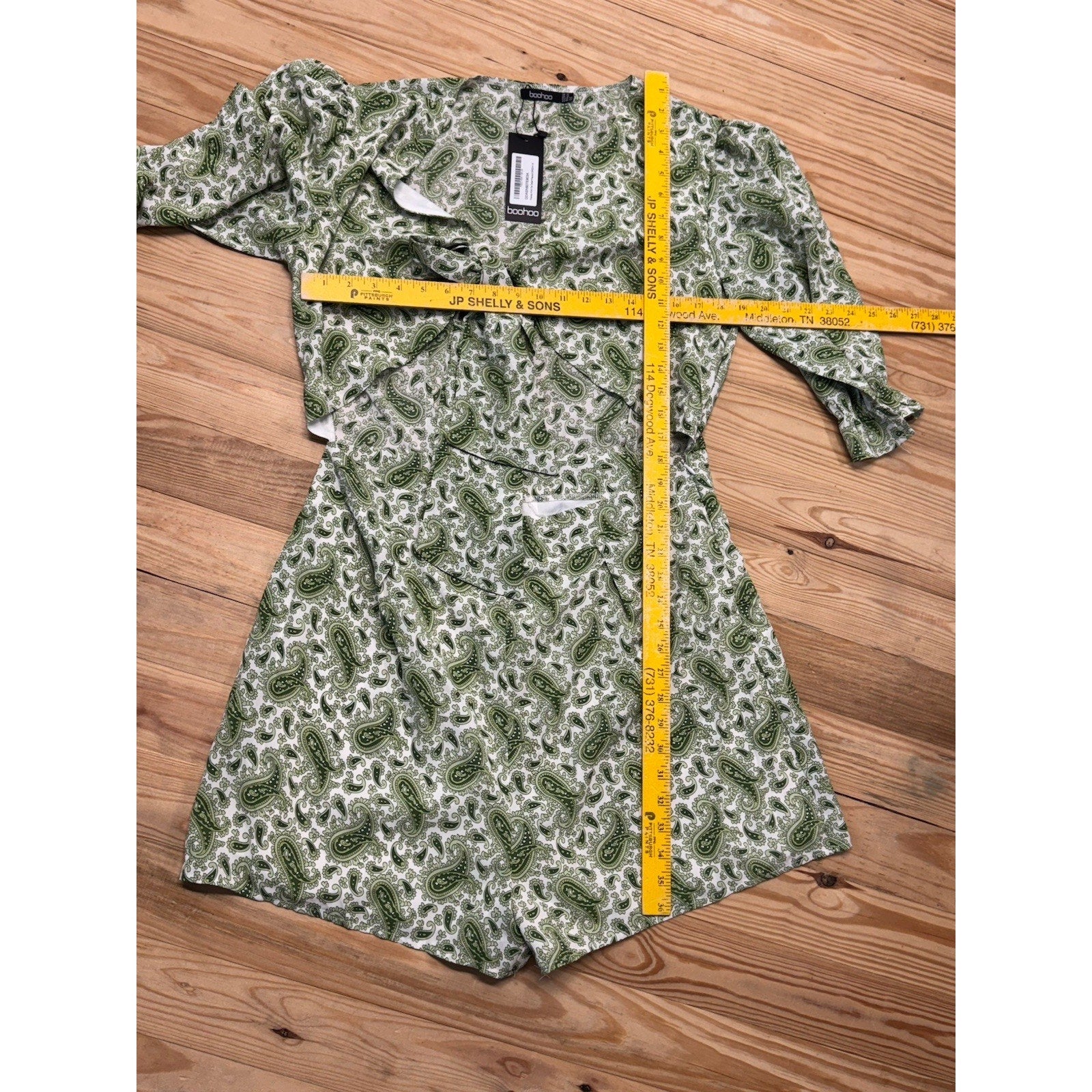 Boohoo Jumpsuit Green Paisley Green Shorts Dress Tied Front Women’s Size 12 NWT