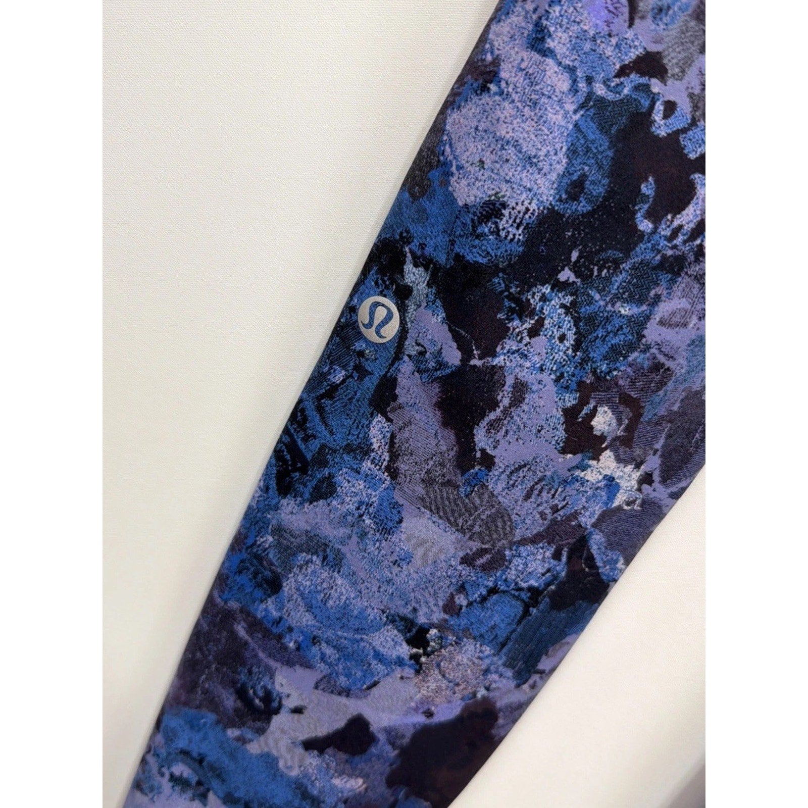 Lululemon Fast Free 7/8 Tight II *Nulux 25" Screen Camo Multi Blue EUC