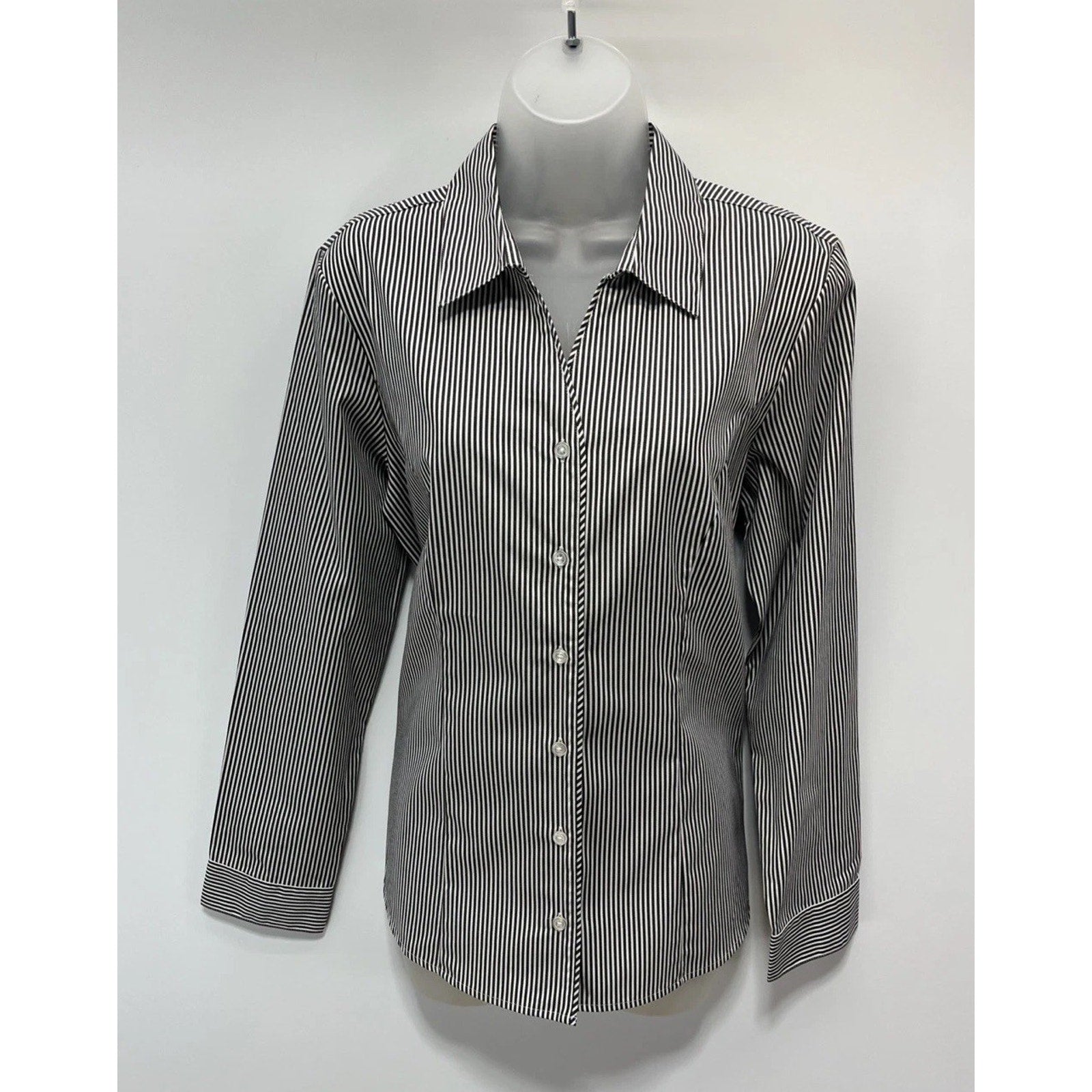 NWT Christopher Banks Top Blouse Shirt Wrinkle Resistant Long Sleeve Gray M
