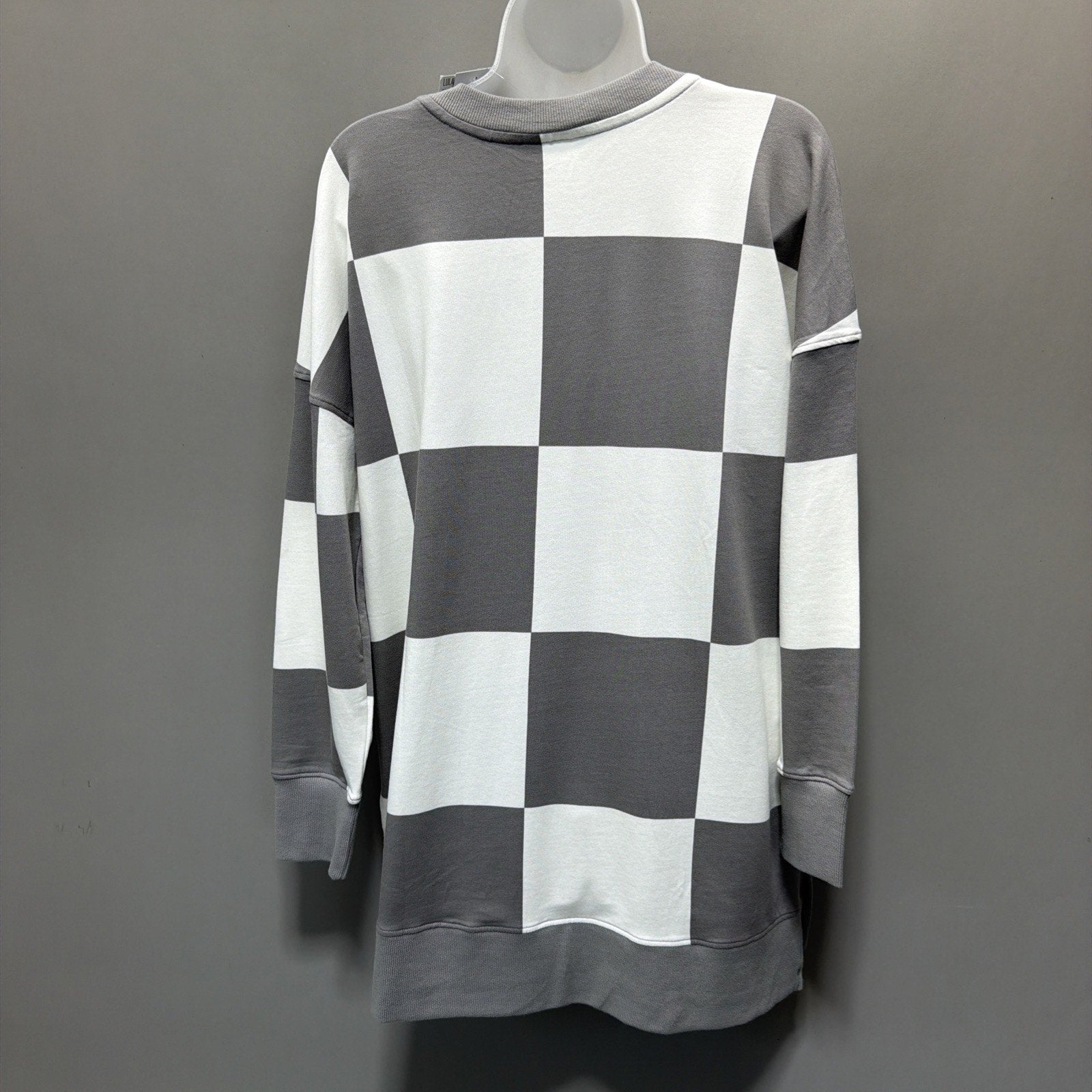 HANNAH LuLaRoe GRAY & WHITE CHECKERBOARD Size M Crewneck Sweatshirt