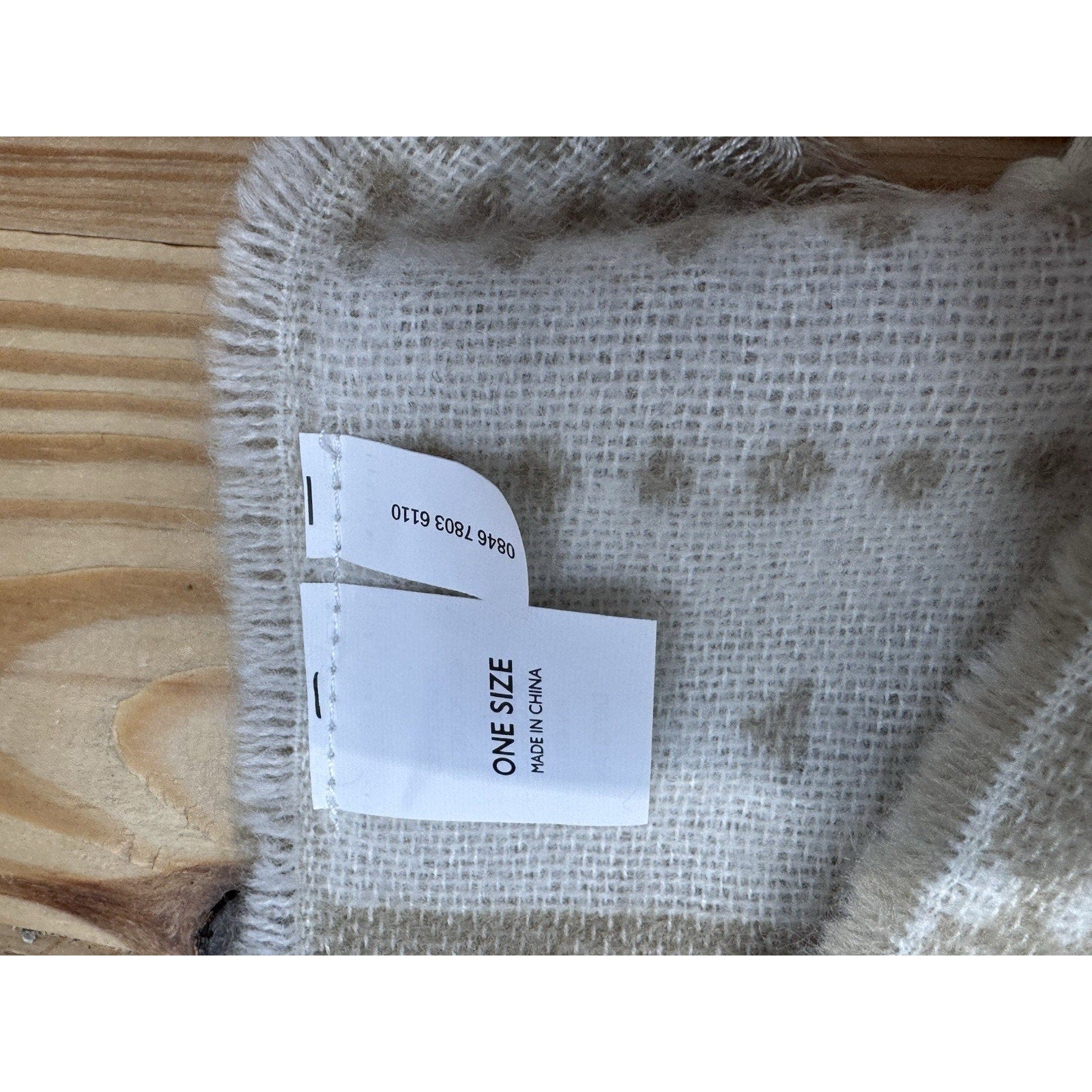 FALLS CREEK NWT ONE SIZE OPEN CARDIGAN Beige & White