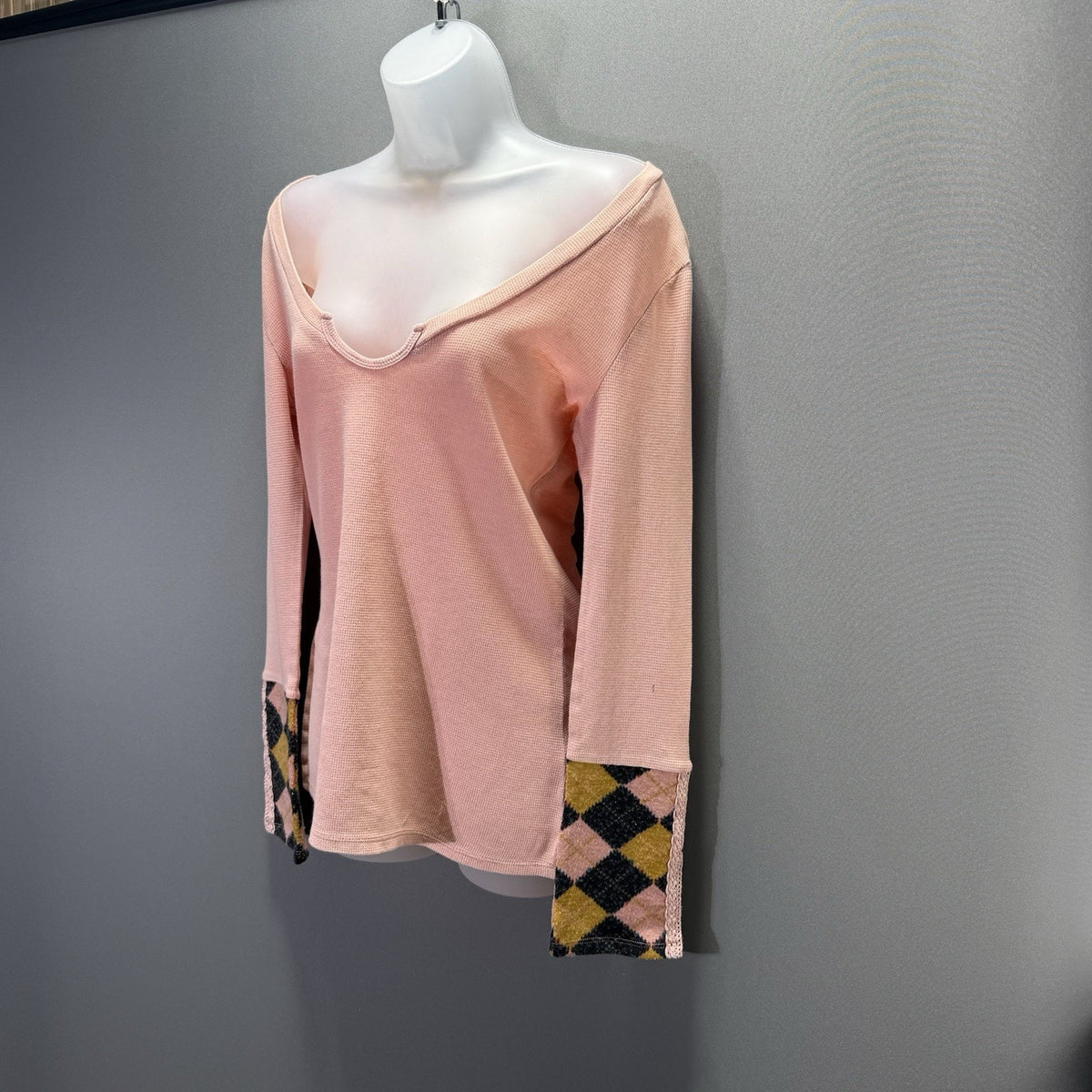 Others Follow Women’s M Pink Waffle Knit Top Argyle Cuffs Off Shoulder Boho