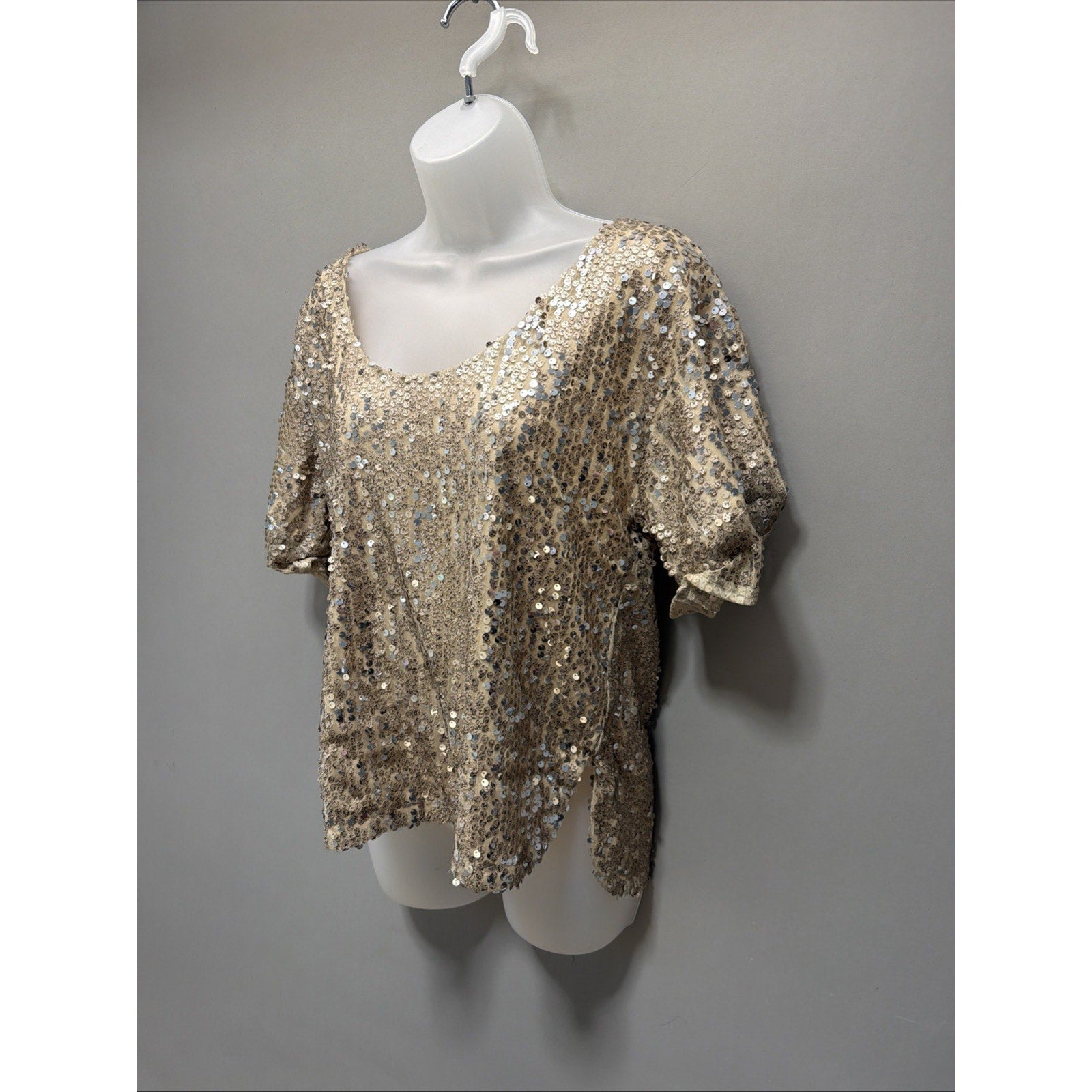 Mia Joy by Joyfolie Jaycee Sequin Top Women Large Gold Blouse Shirt NWT Sparkle