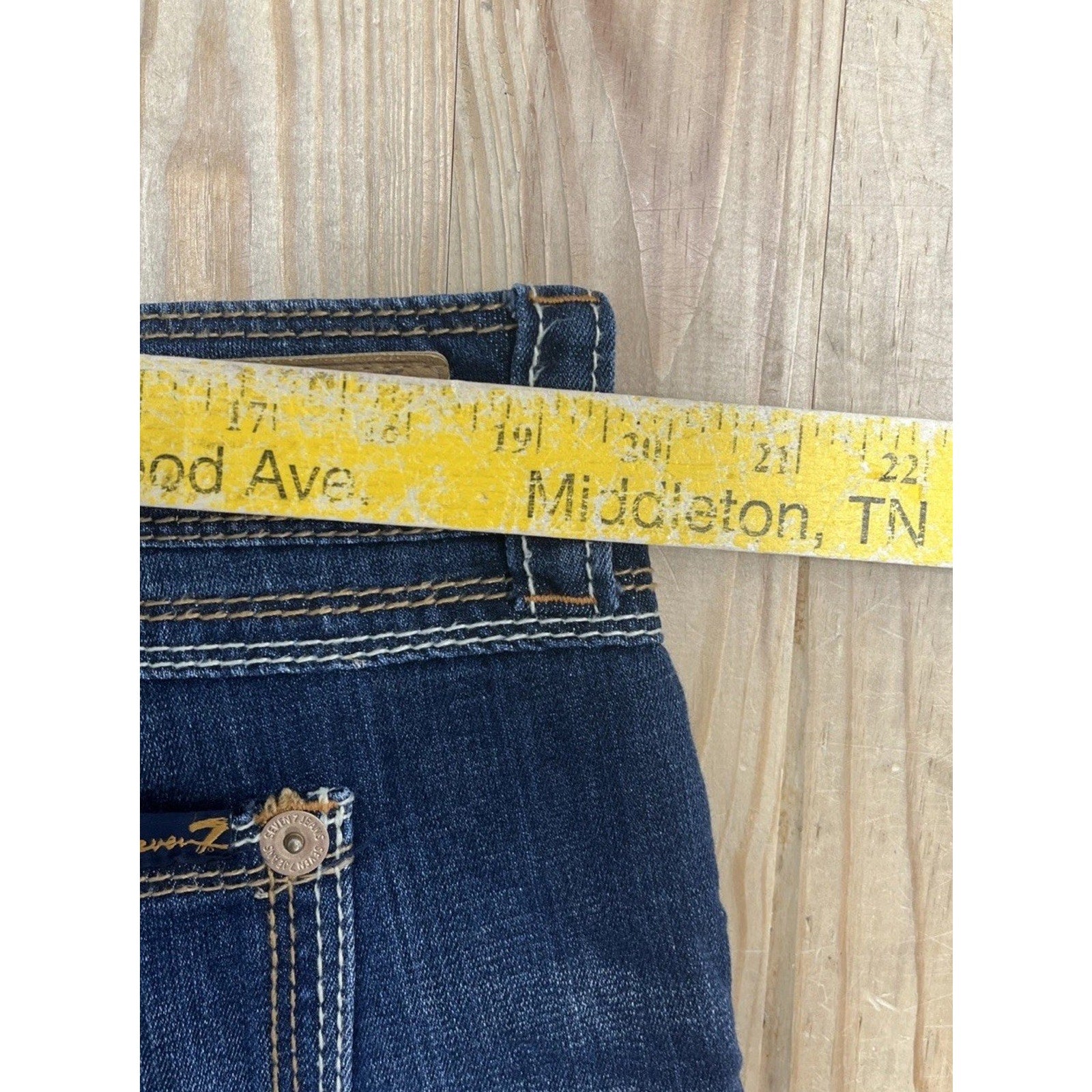 Seven 7 Luxe Shorts Womens Size 18 Blue Denim Midi Embroidered Pockets EUC