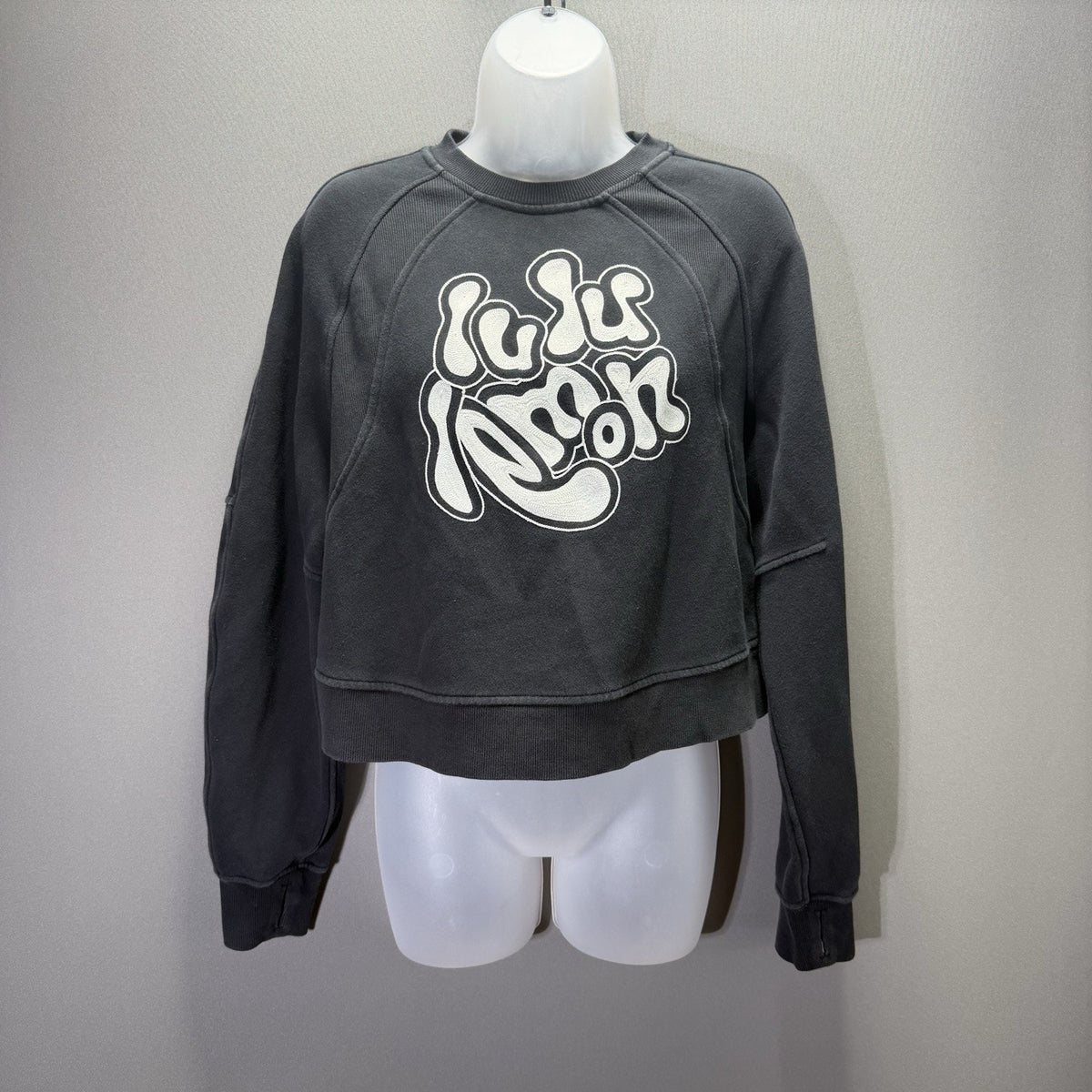 lululemon Black Cropped Scuba Sweatshirt Graphic Raglan Pullover Women’s