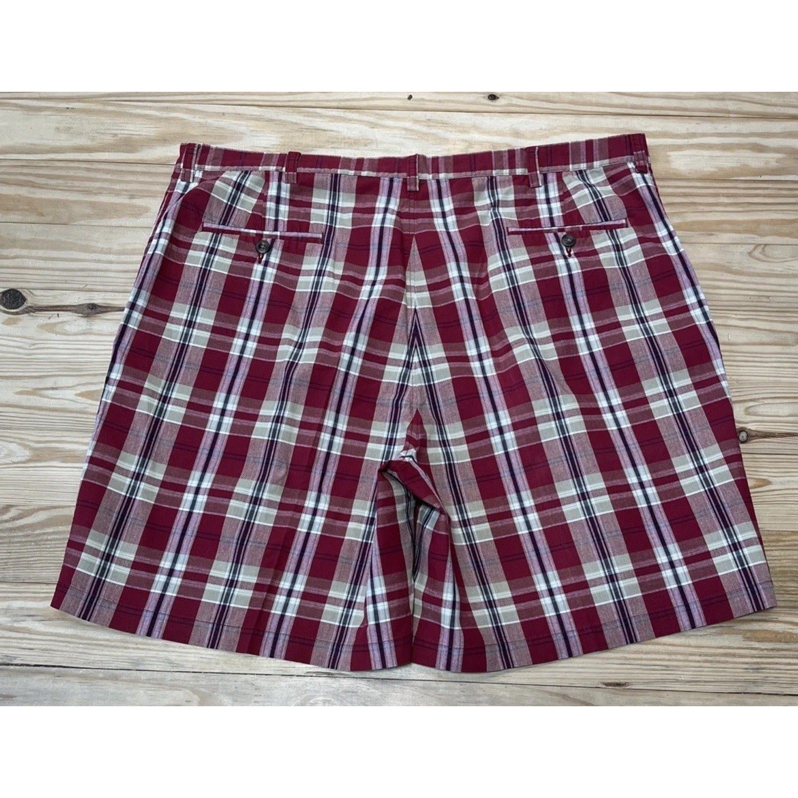 Haggar Mens 42 Bermuda Shorts Red Plaid Flat Front 100% cotton