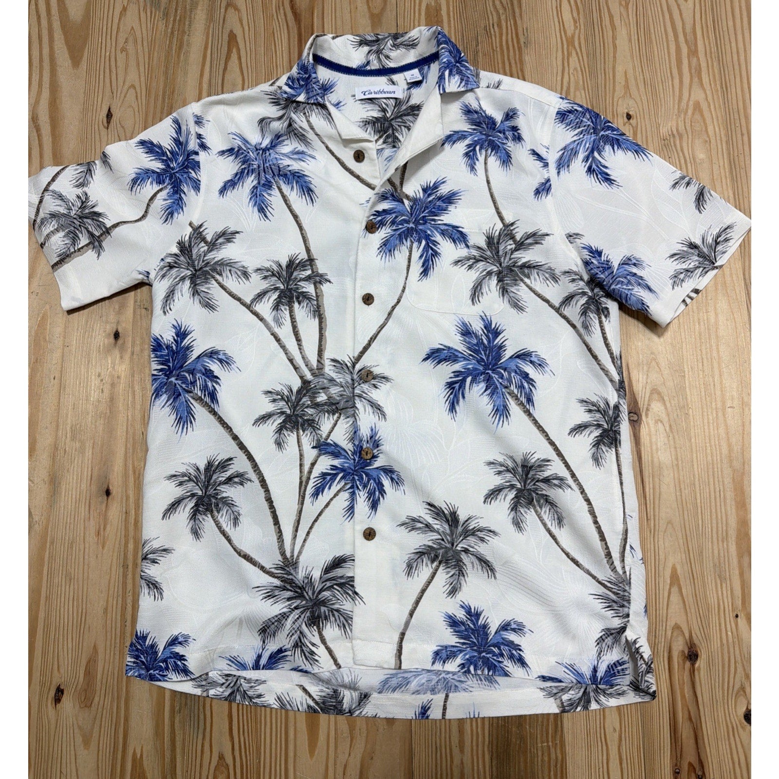 Caribbean Shirt Off White Floral Hawaiian Short Sleeve Button Medium EUC