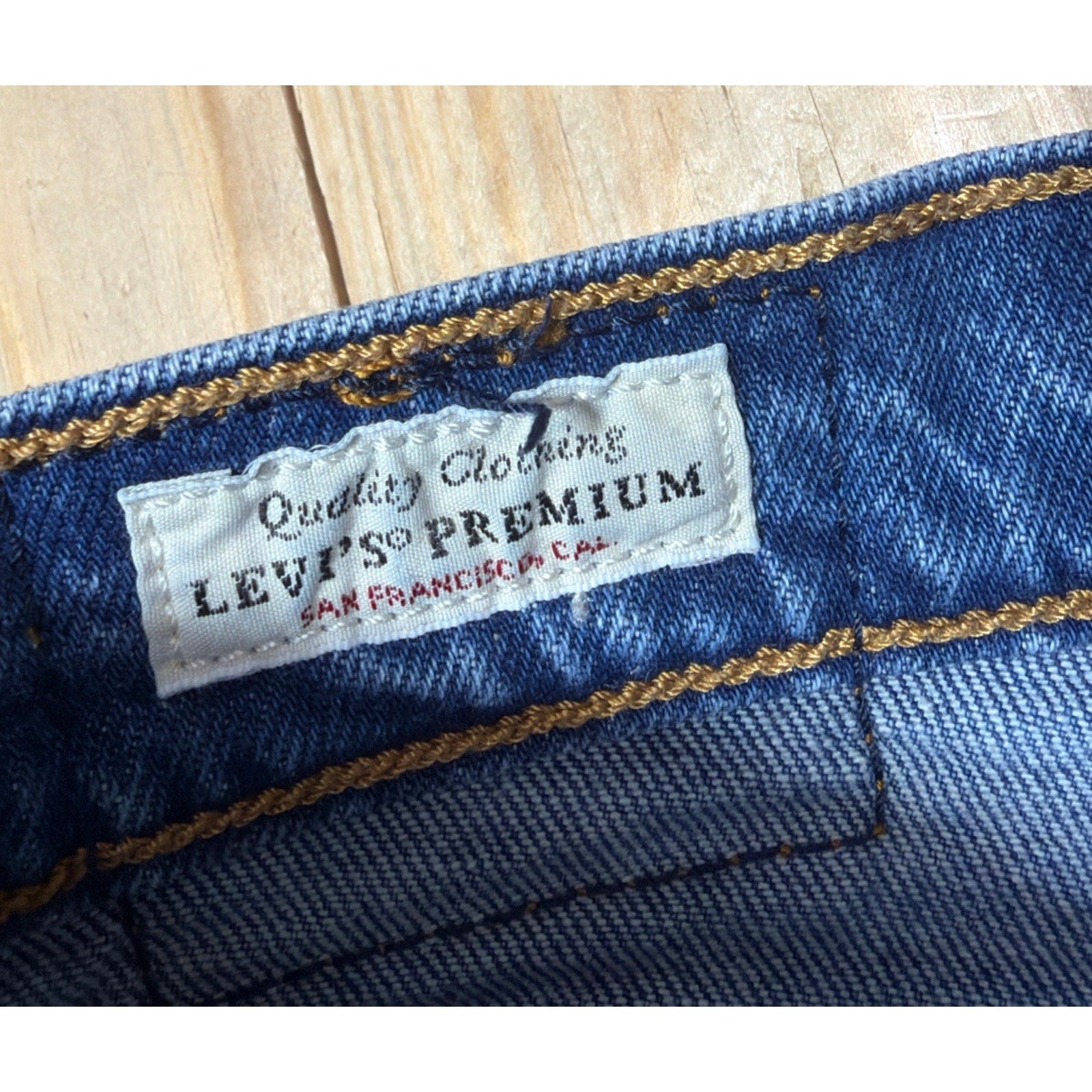 Levi’s Women’s Wedgie Premium Big E Medium Blue Button Fly Jeans Size 27
