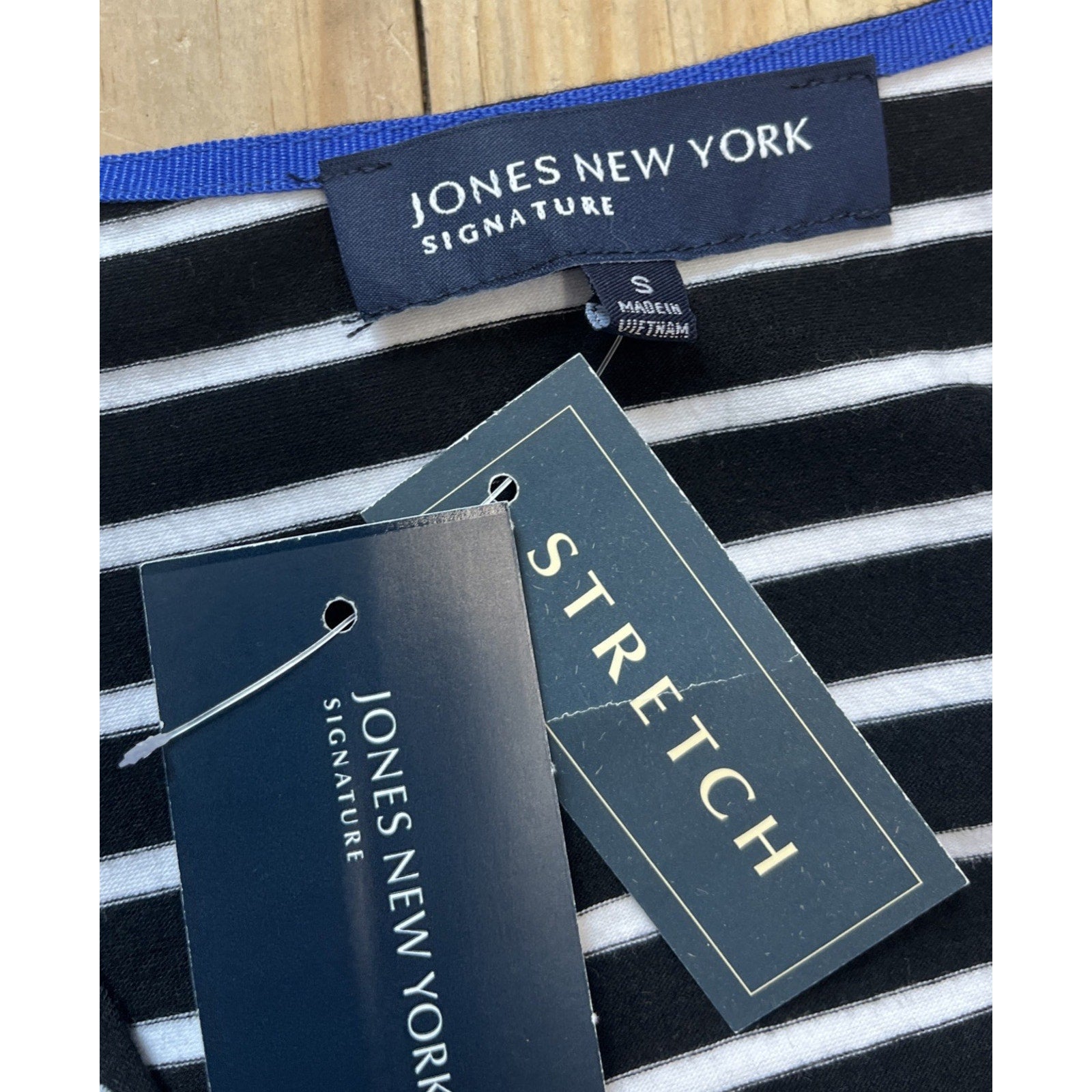 Jones New York Signature Black Short Sleeve Top. NWT. Small. Cute.