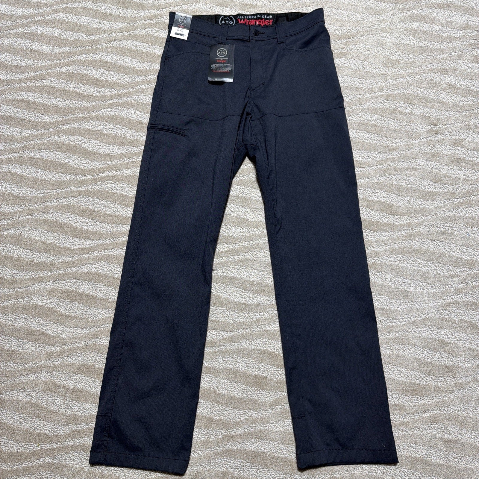 New Wrangler All Terrain Gear (ATG) men's cargo pants Straight Fit 32x32 NWT
