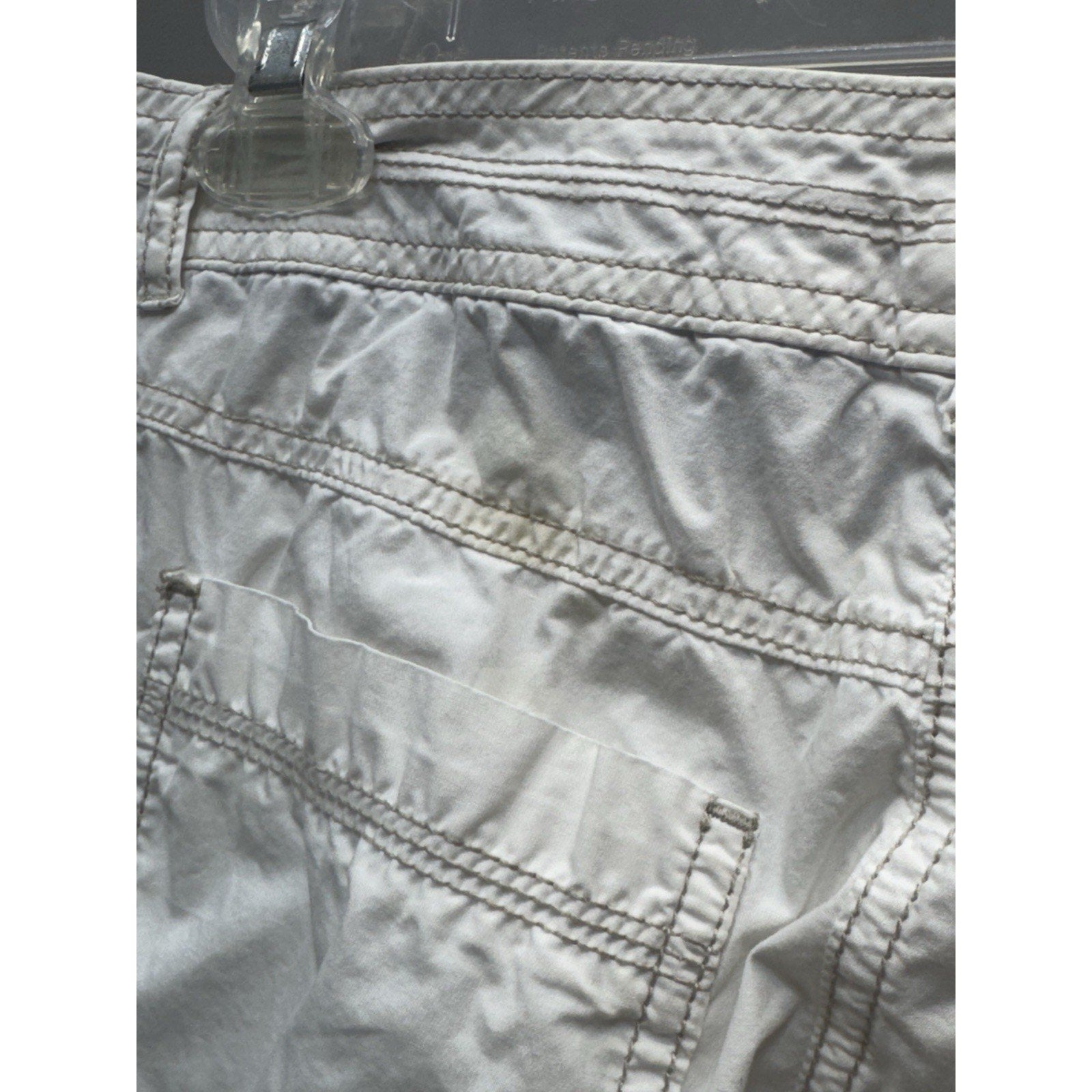 Tommy Hilfiger White Broke In Cotton Cargo Capris Women’s Size 4 (32X21 1/2)