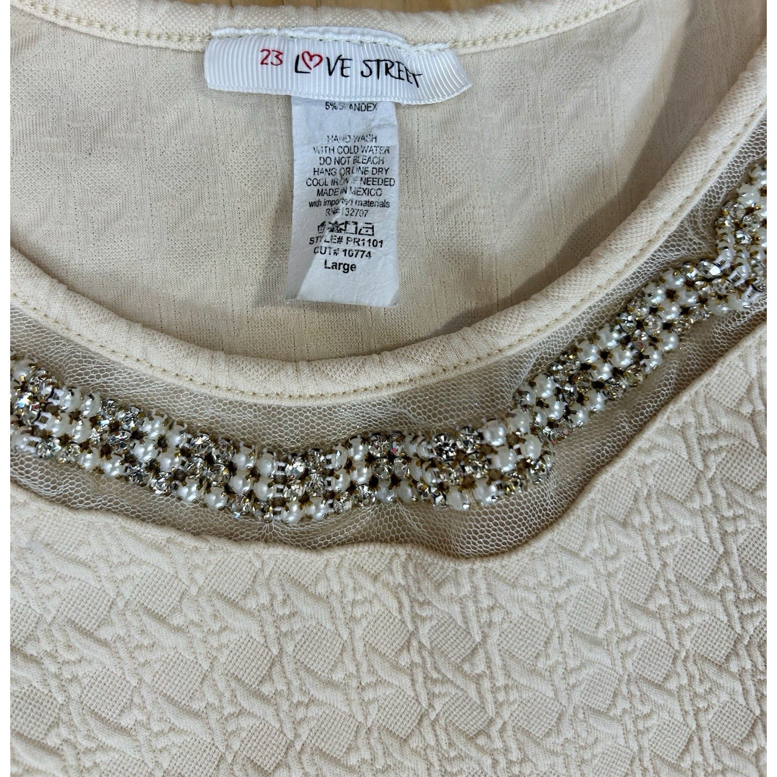 23 Love Street Cream Sleeveless Top With Sequins Blouse Womens Size Large.