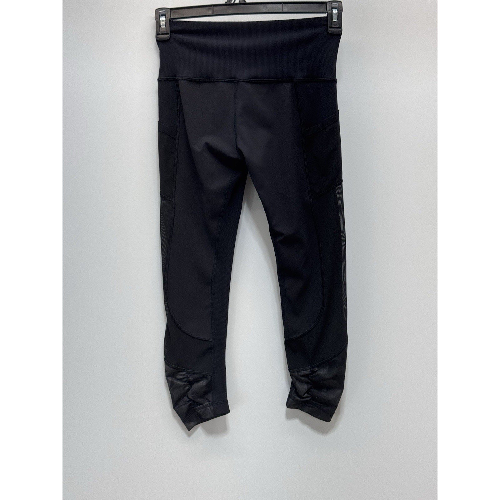 Lululemon Seek The Heat Crop 22” Black Inky Floral Soot Mesh Size 6 Leggings