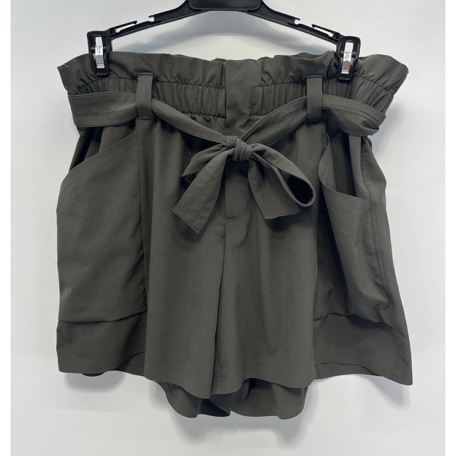 Athleta Green Skyline Paperbag Tie Waist Shorts Size 8 T EUC