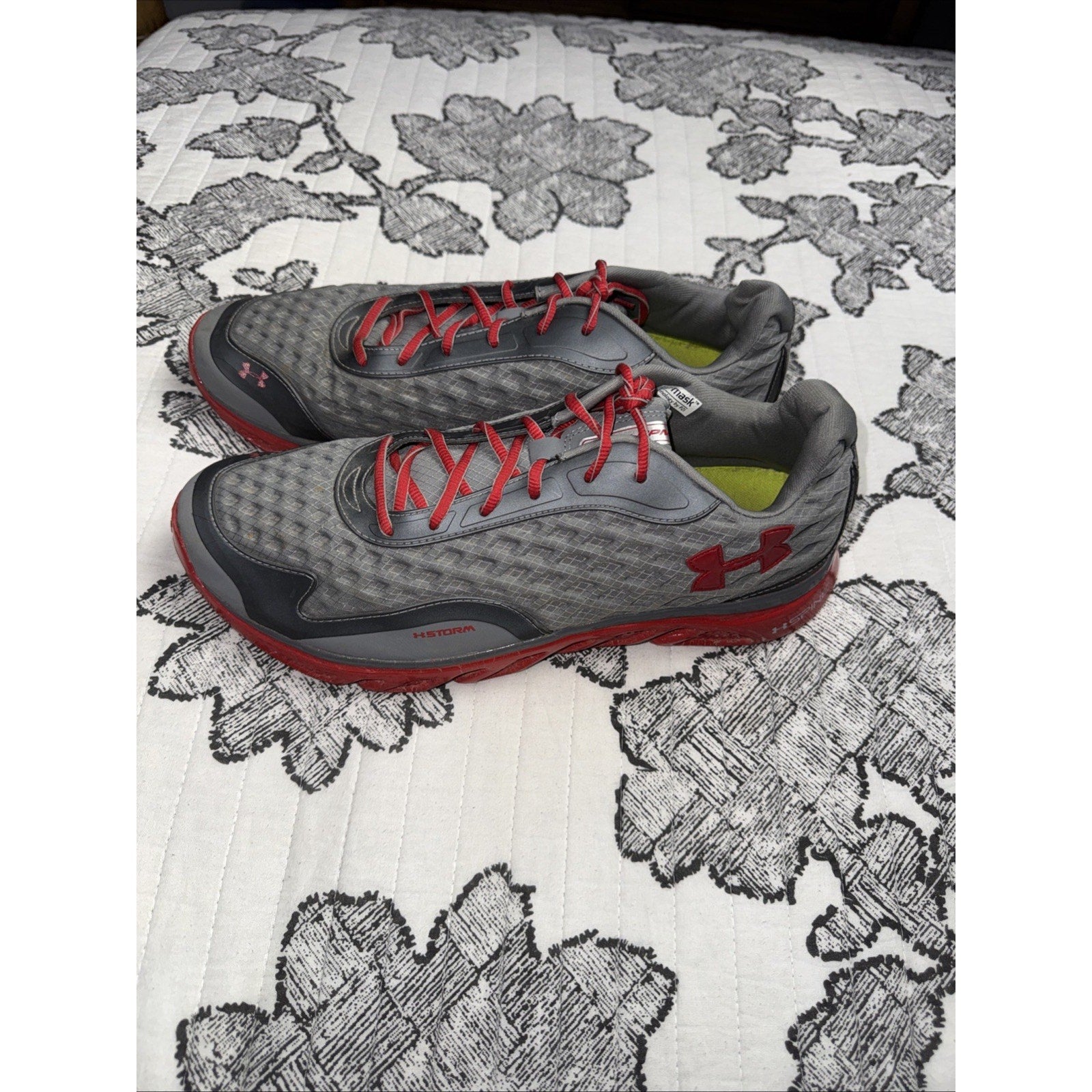 Men Under Armour Gray & Red Spine RPM Running Shoes US Size 12 1238353-045