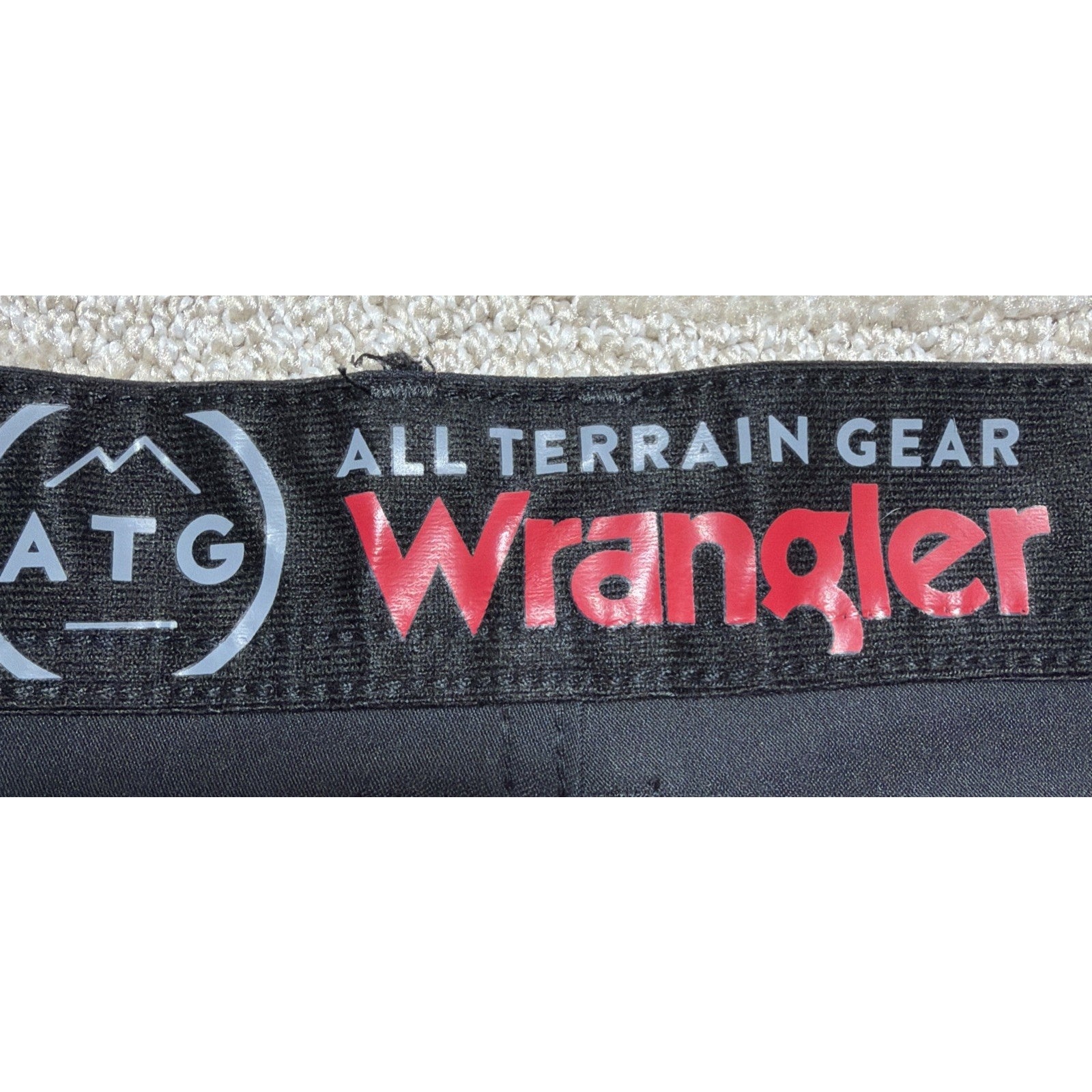 New Wrangler All Terrain Gear (ATG) men's cargo pants Straight Fit 32x32 NWT