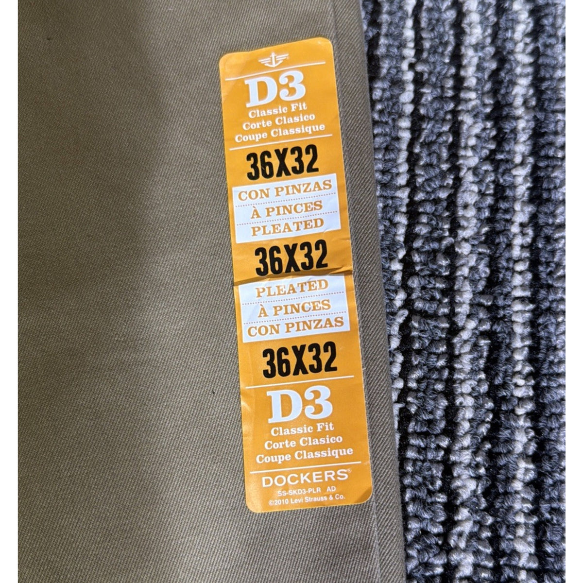 Dockers D3 Signature Khaki Pants Mens 36x32 Classic Fit Pleated Tan NWT Cotton