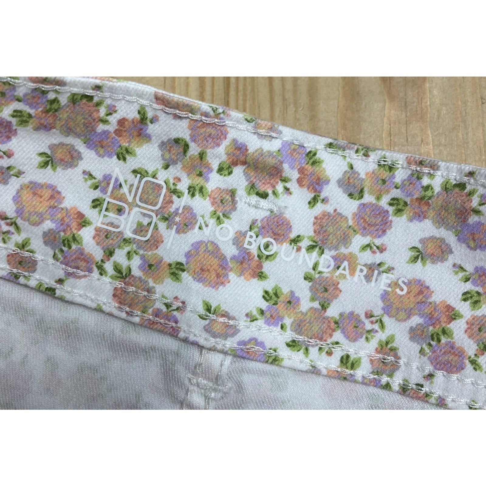 No Boundaries Corset Shorts White Pink Flowers High Rise Women's Size 11