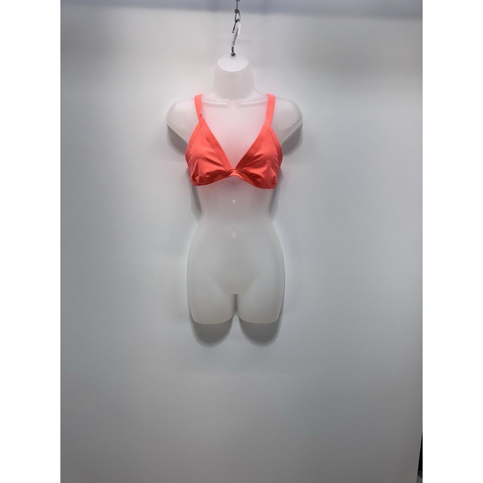 Lululemon Flow Y Sports Bra in a Bright Orange Coral Women’s Size 8