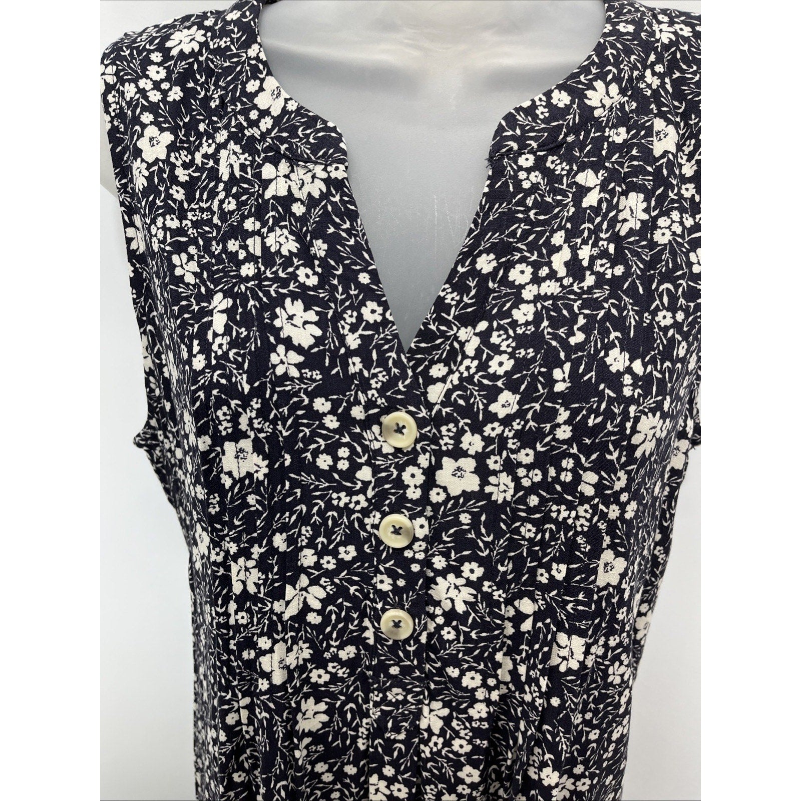 NWT Women’s Kate and Sam Navy and White Floral Button Up Pintuck Dress S