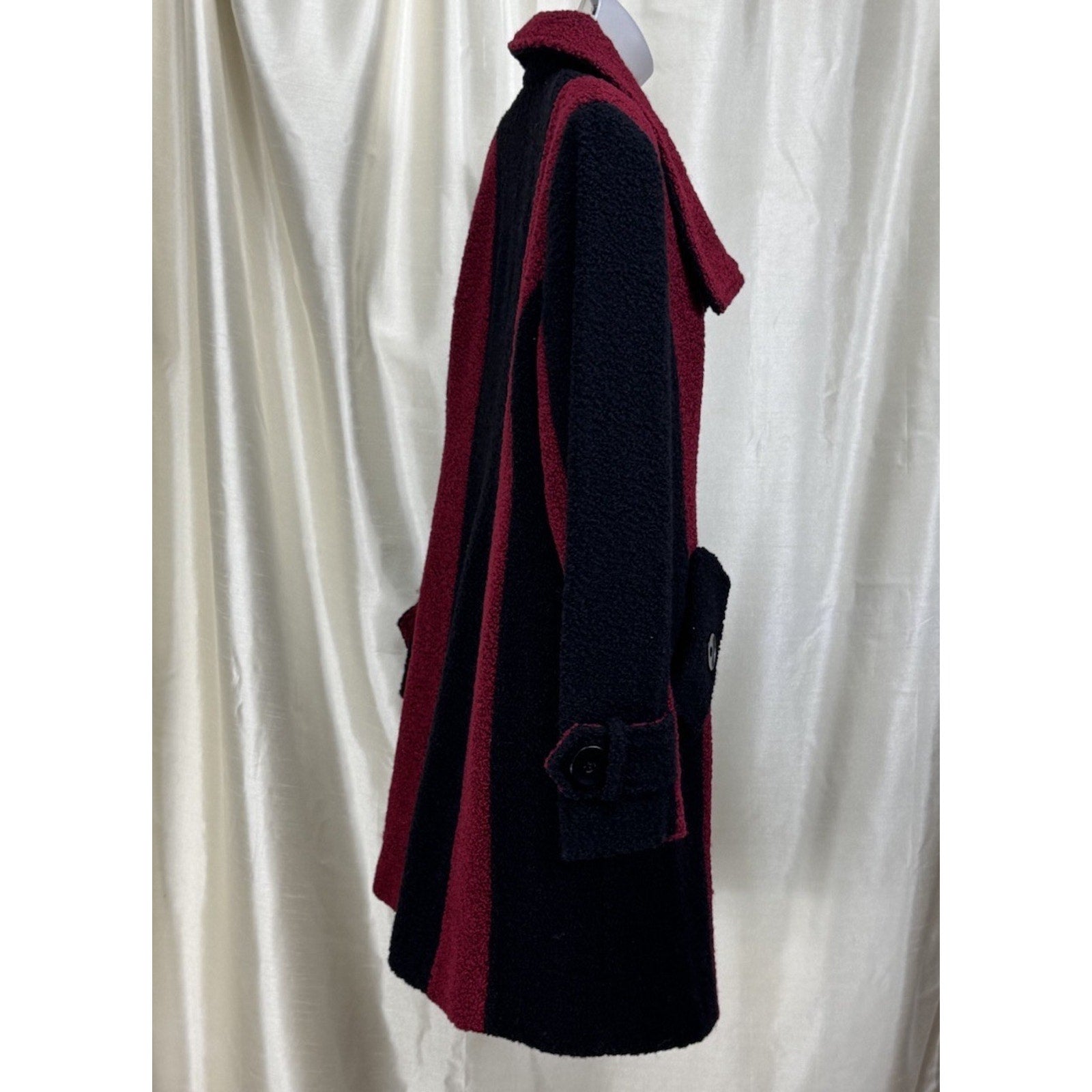 MARK REED WOMEN'S WOOL COAT, SIZE 8 Petite Heavy Button Closure Fitted Style