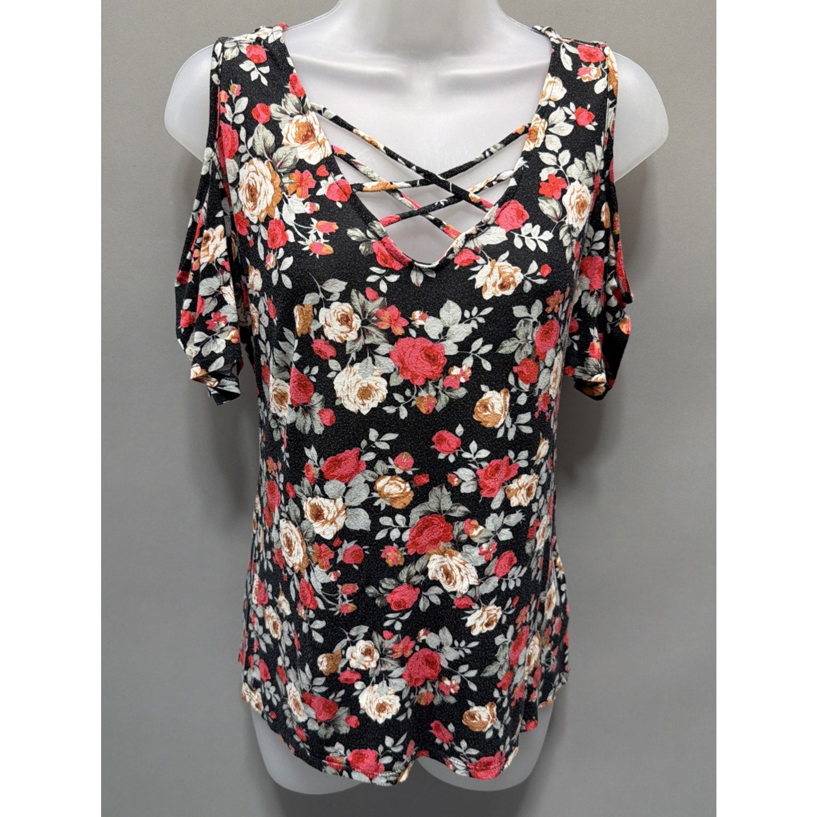 Free Kisses Black floral short sleeve Cut out V Neck Cold Shoulder Top size M
