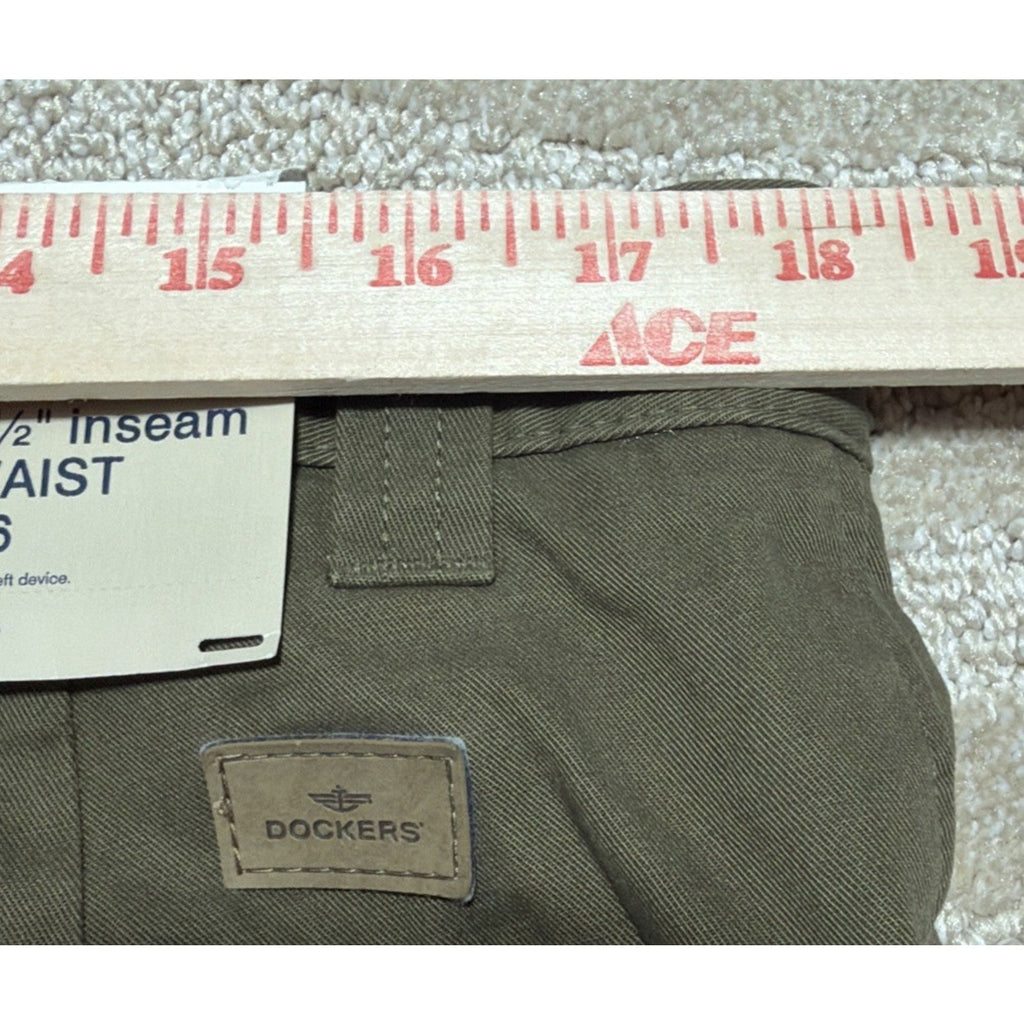Dockers Men’s Shorts W36 Olive Green Relaxed Fit Flat Front 9.5” Inseam NWT