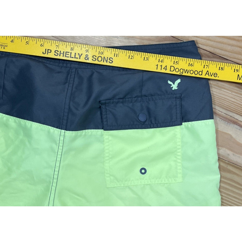 Men's American Eagle Unlined Gray & Green Striped Swim Trunks w/ Pockets Sz M