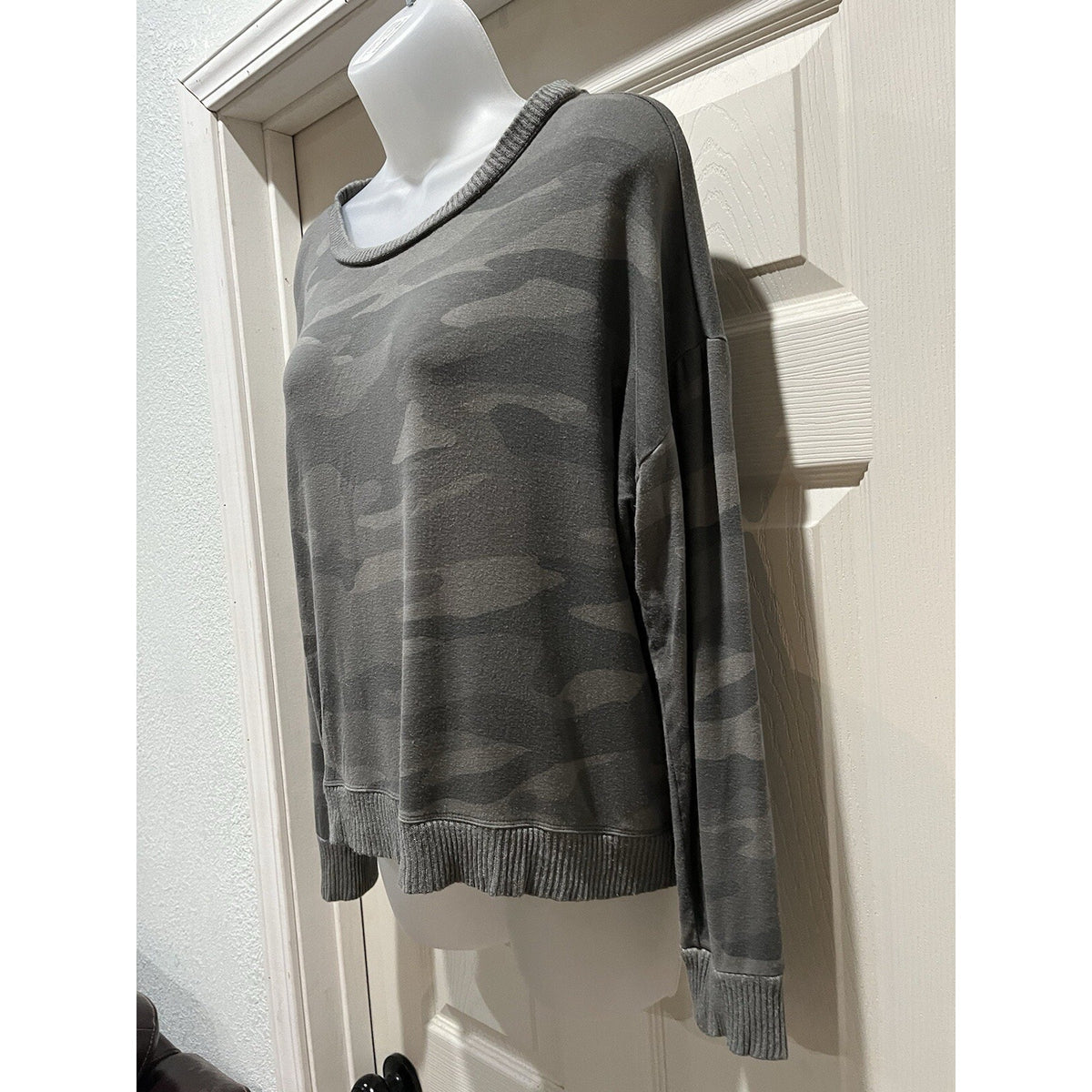 Splendid Green Camo Print Long Sleeve Shirt Oversized Sweatshirt Medium