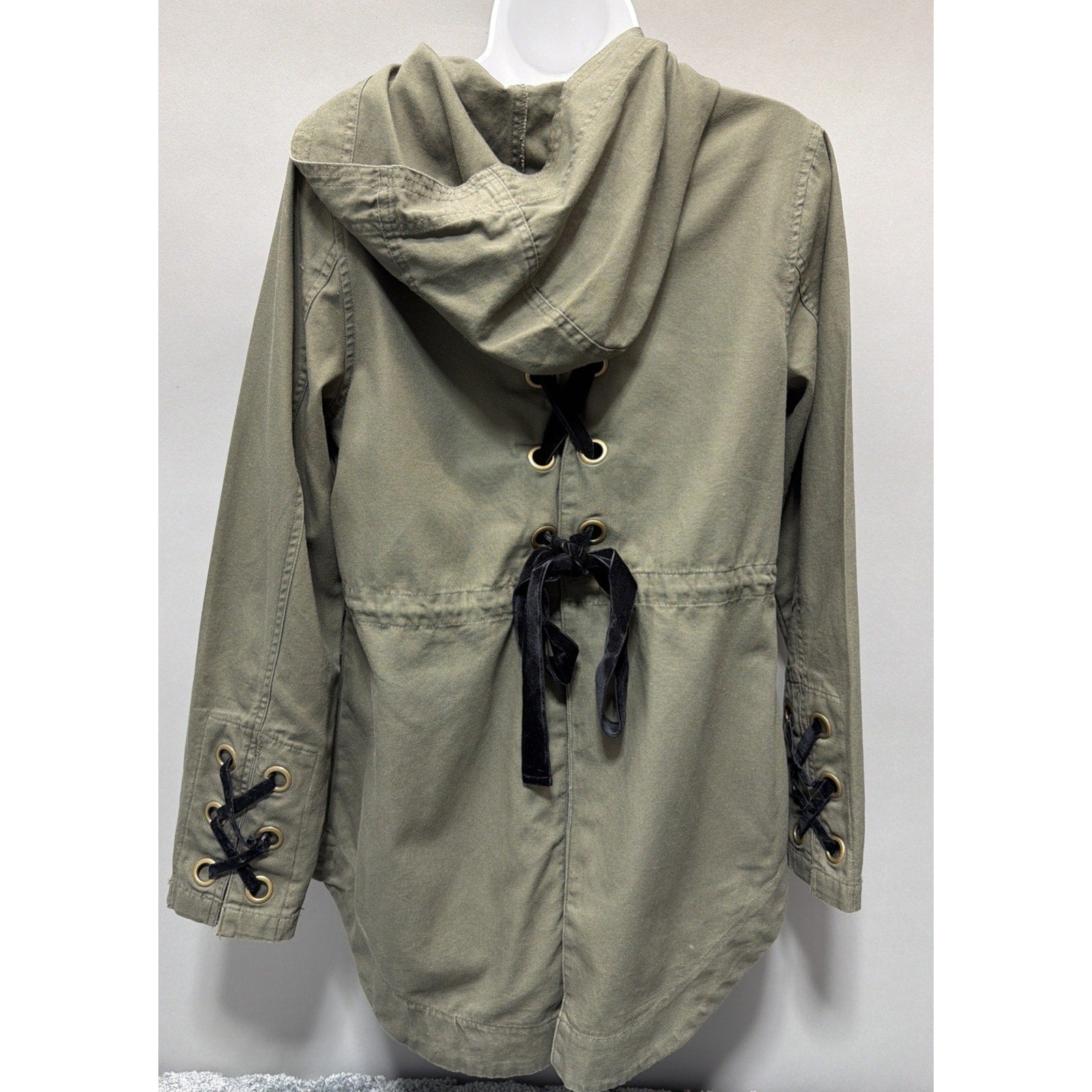 Women’s Maurices Army Green Hooded Jacket Lace Sleeves Back Detail M