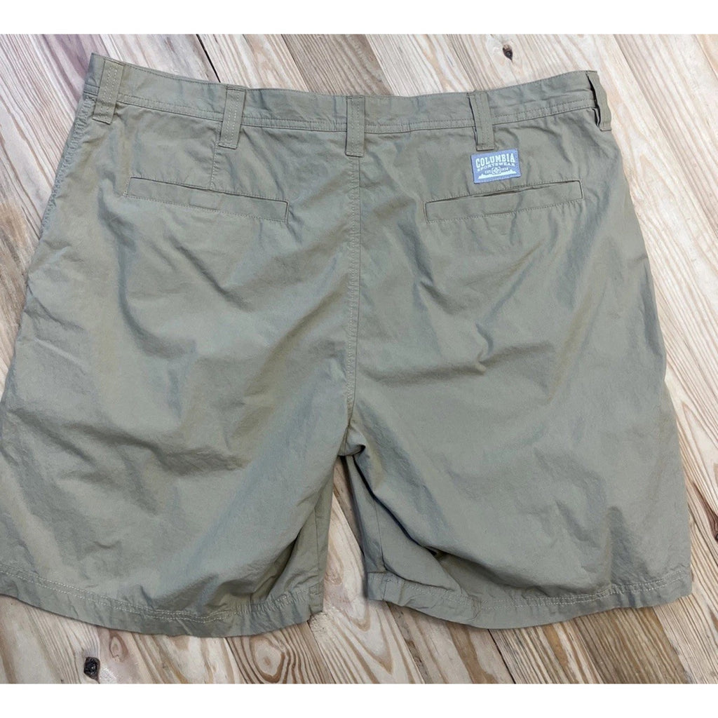 Columbia Khaki Golf Shorts Size 42X10